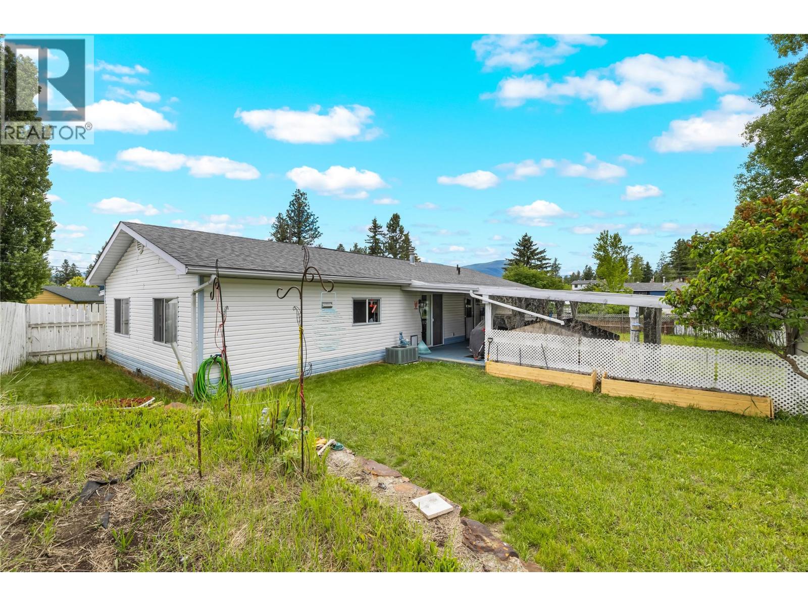 858 301st Street, Marysville, British Columbia  V1A 3J9 - Photo 4 - 10391469