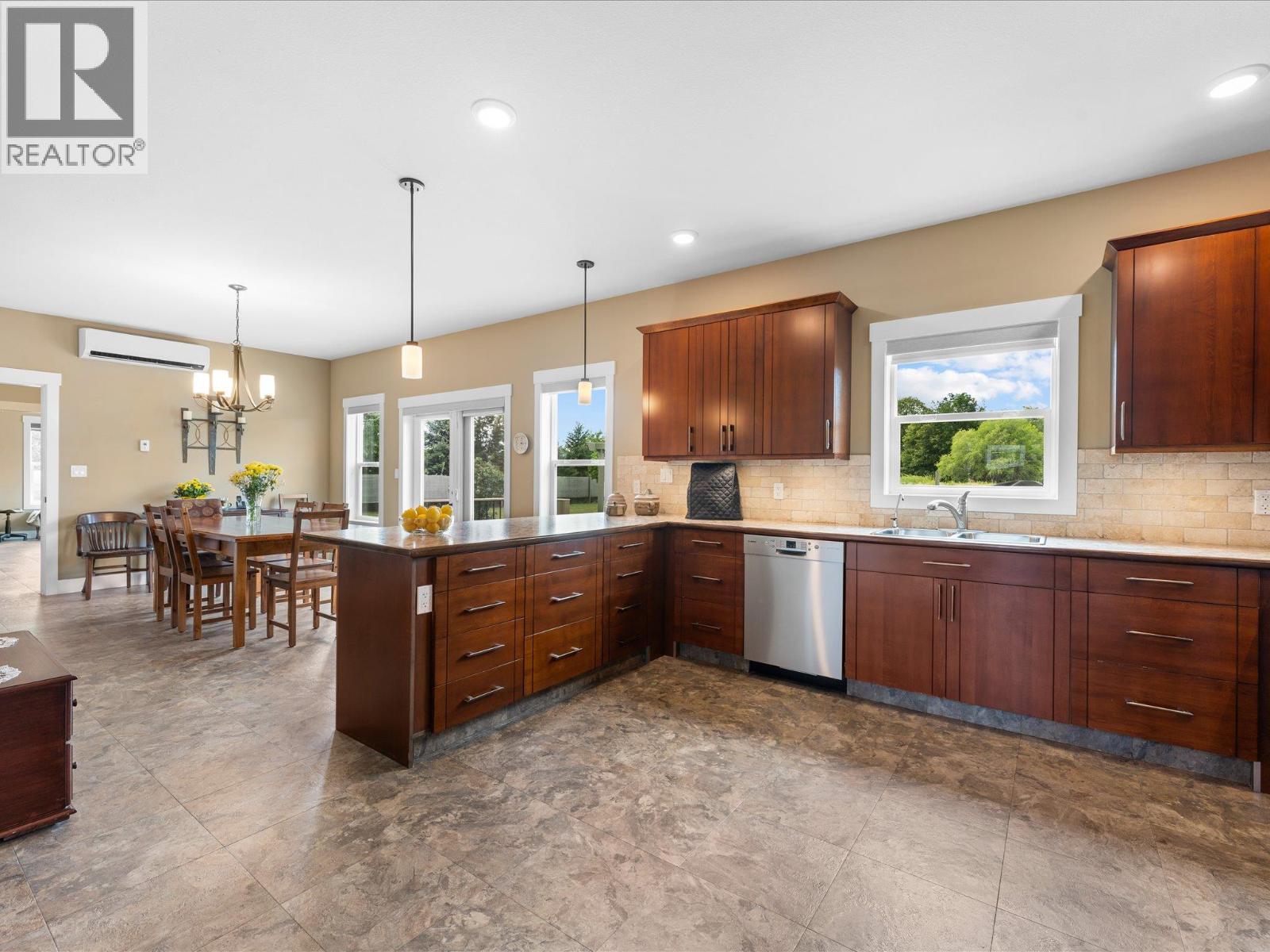 3550 Benvoulin Road, Kelowna, British Columbia  V1W 4M6 - Photo 8 - 10391979