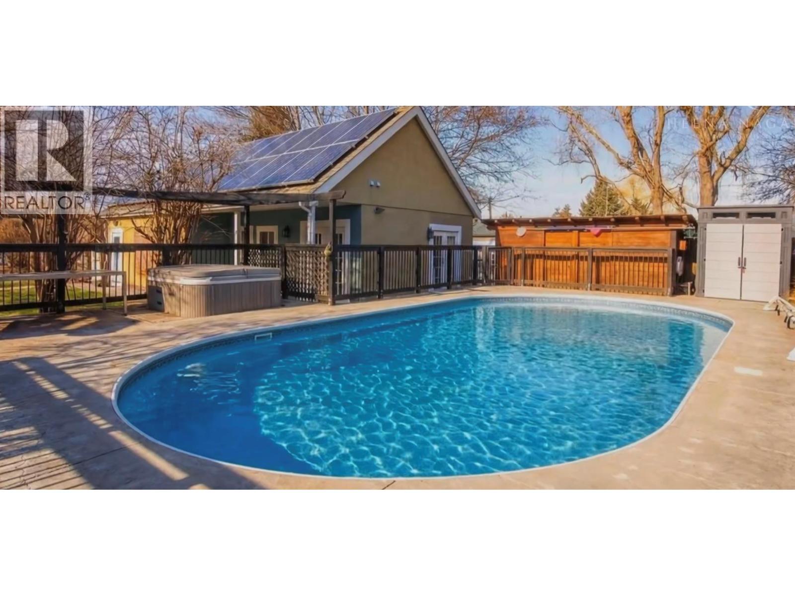 410 Upper Bench Road N, Penticton, British Columbia  V2A 8T4 - Photo 1 - 10392032