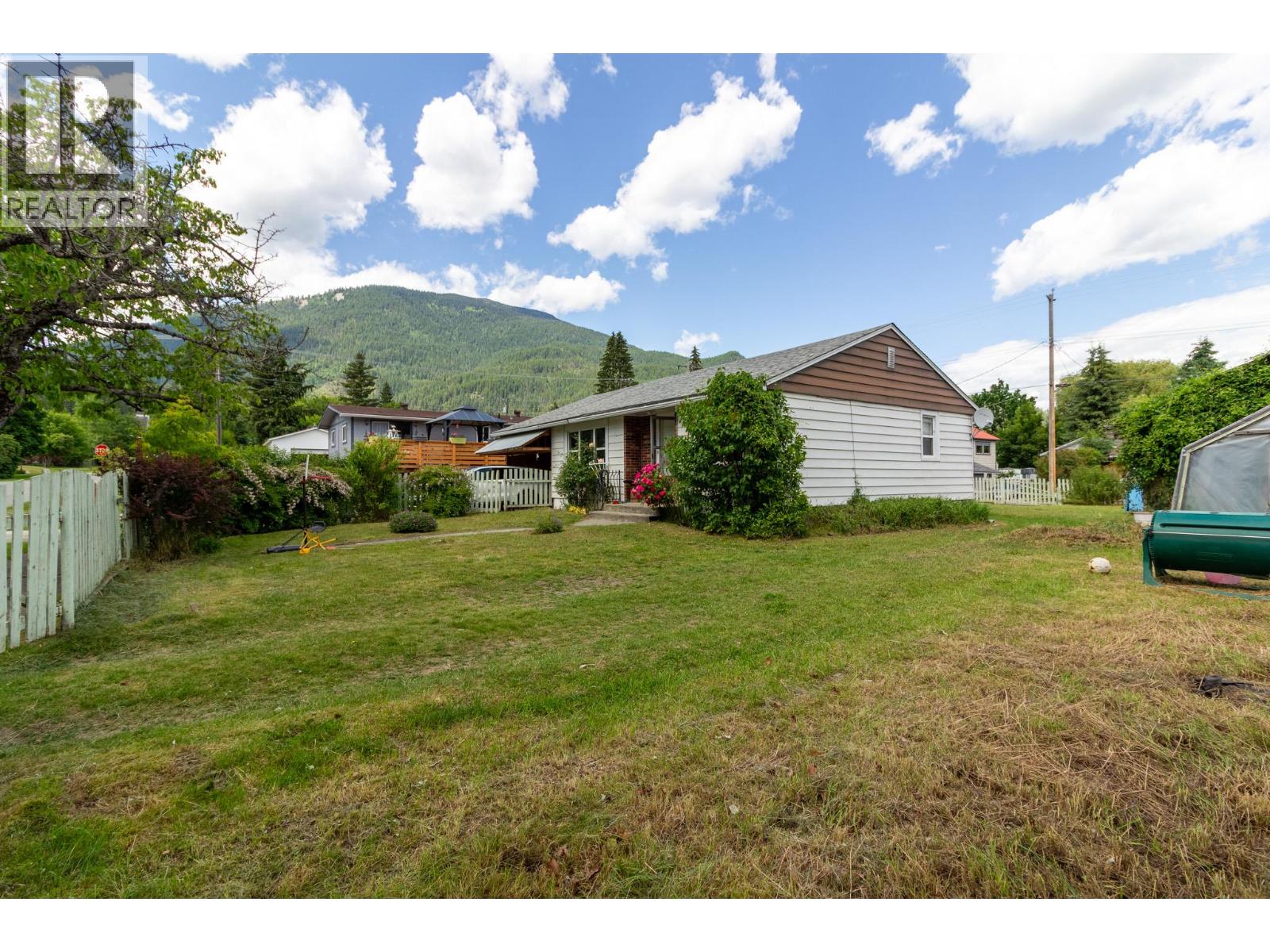 238 B Avenue, Kaslo, British Columbia  V0G 1M0 - Photo 24 - 10391941