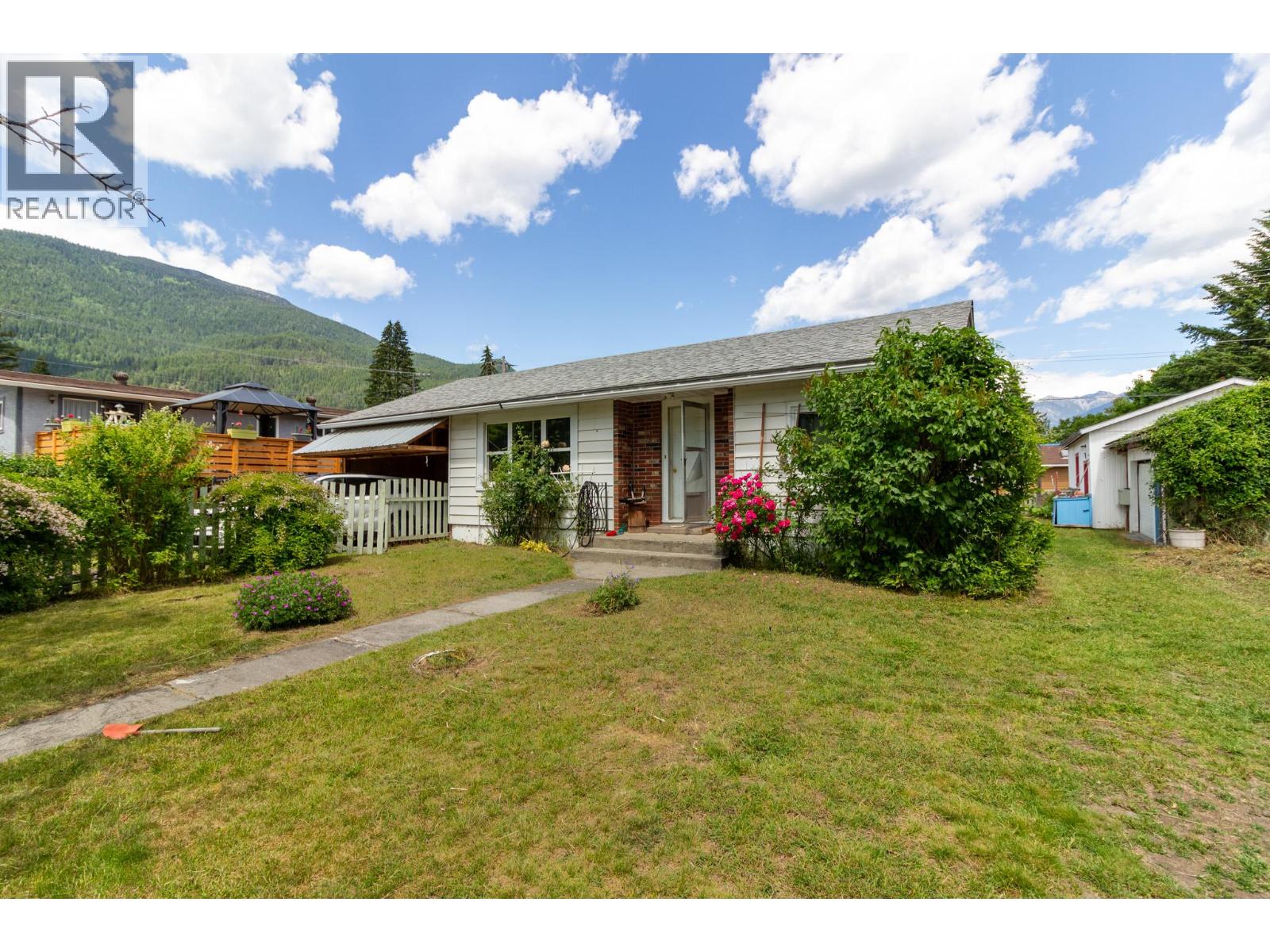 238 B Avenue, Kaslo, British Columbia  V0G 1M0 - Photo 3 - 10391941