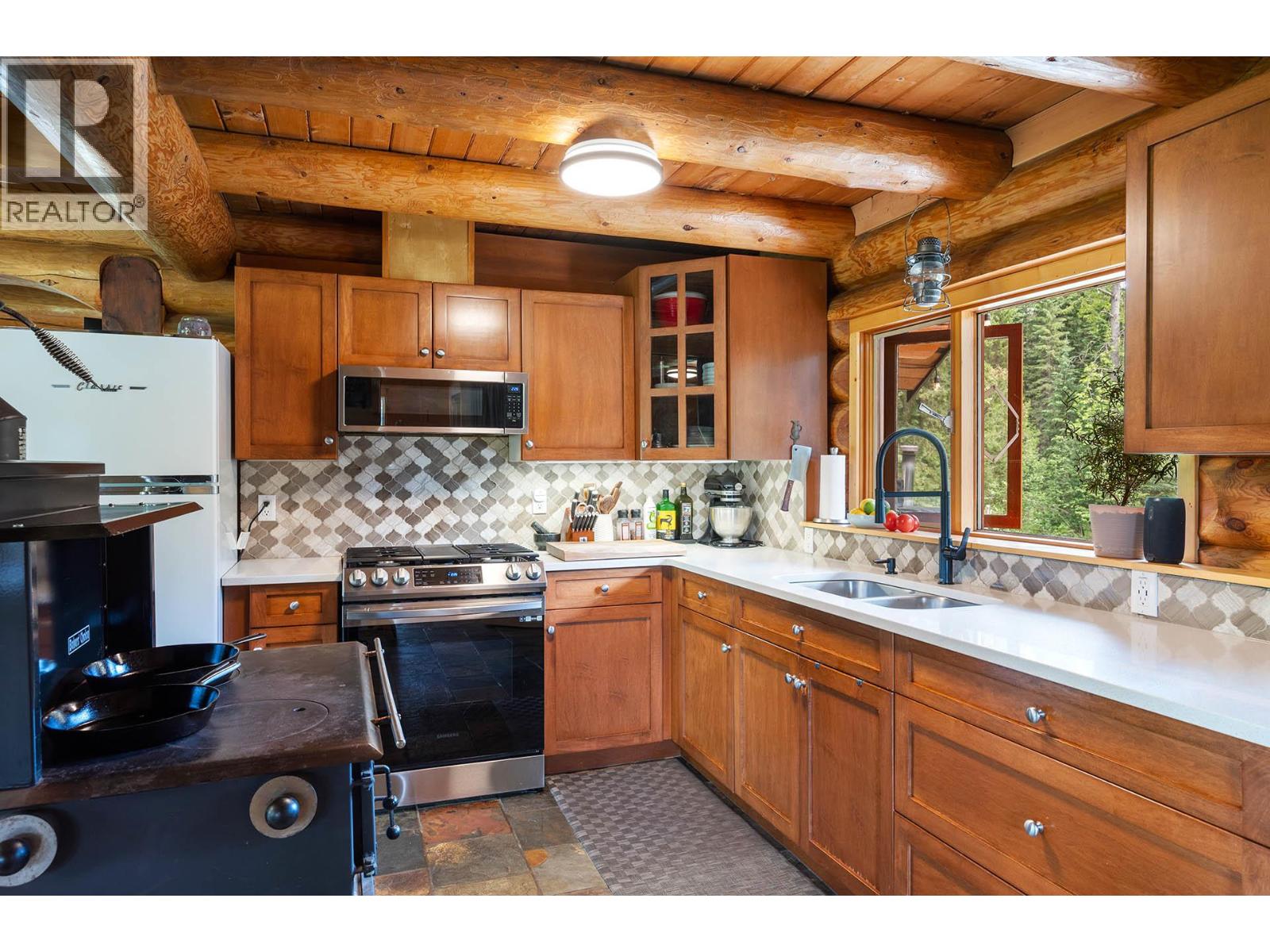 3881 Mad River Forest Service Road, Vavenby, British Columbia  V0E 3A0 - Photo 6 - 10391656