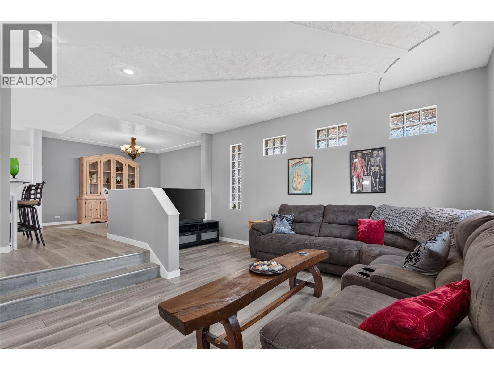 5880 Okanagan Street, Oliver, British Columbia  V0H 1T0 - Photo 9 - 10391661