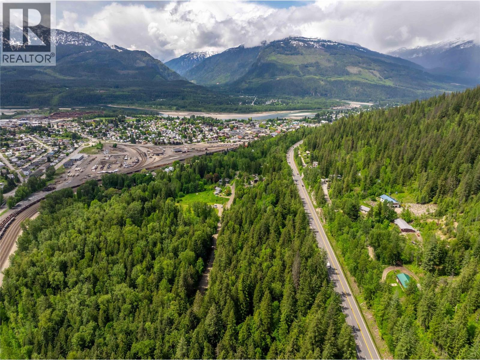 714 Cedar Street, Revelstoke, British Columbia  V0E 2S0 - Photo 7 - 10390909