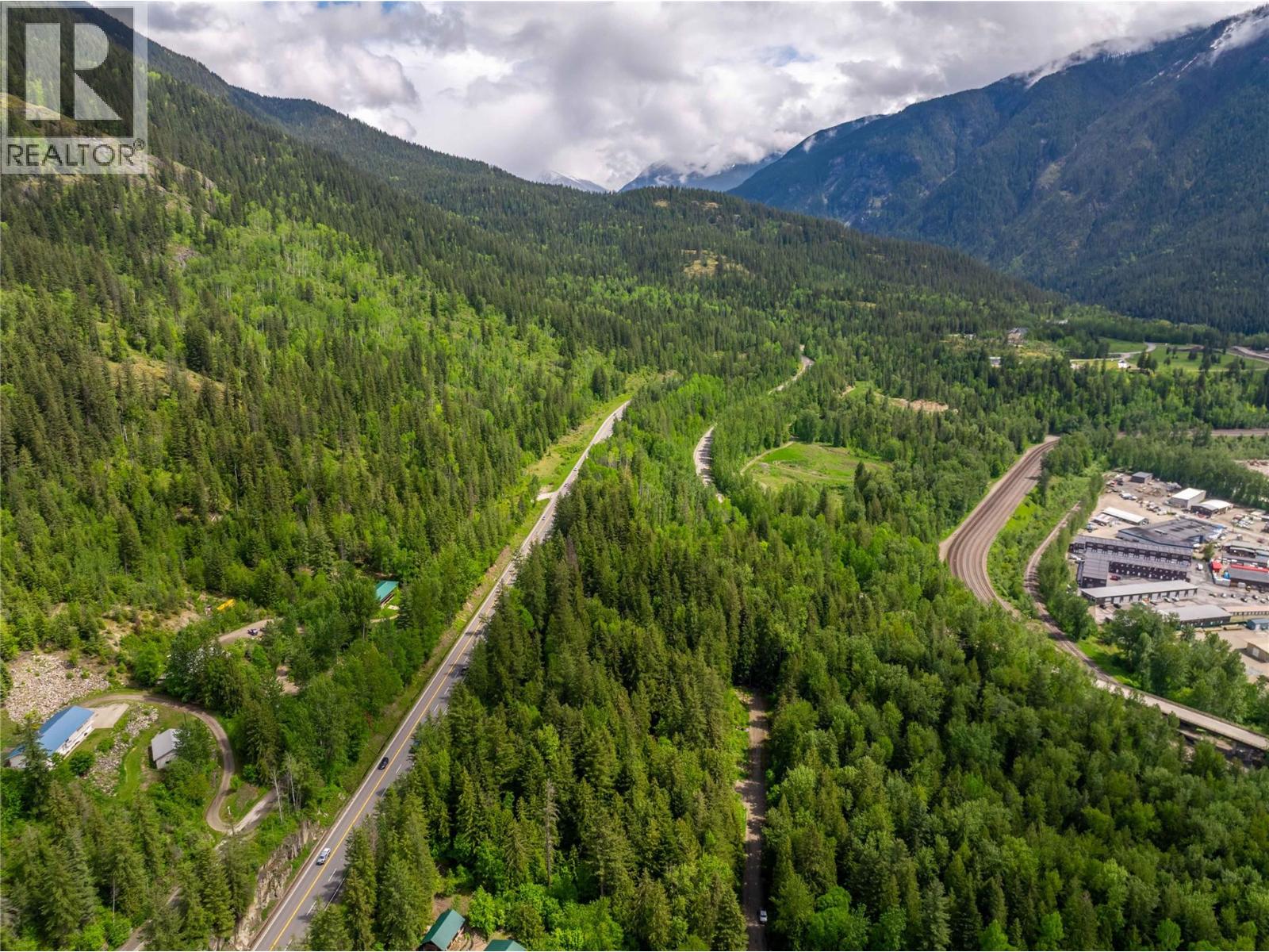 714 Cedar Street, Revelstoke, British Columbia  V0E 2S0 - Photo 8 - 10390909