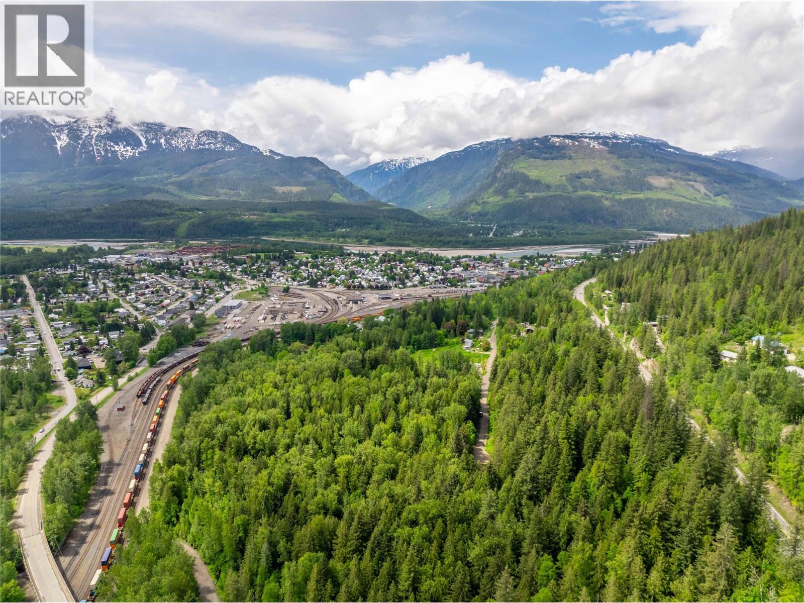 714 Cedar Street, Revelstoke, British Columbia  V0E 2S0 - Photo 9 - 10390909