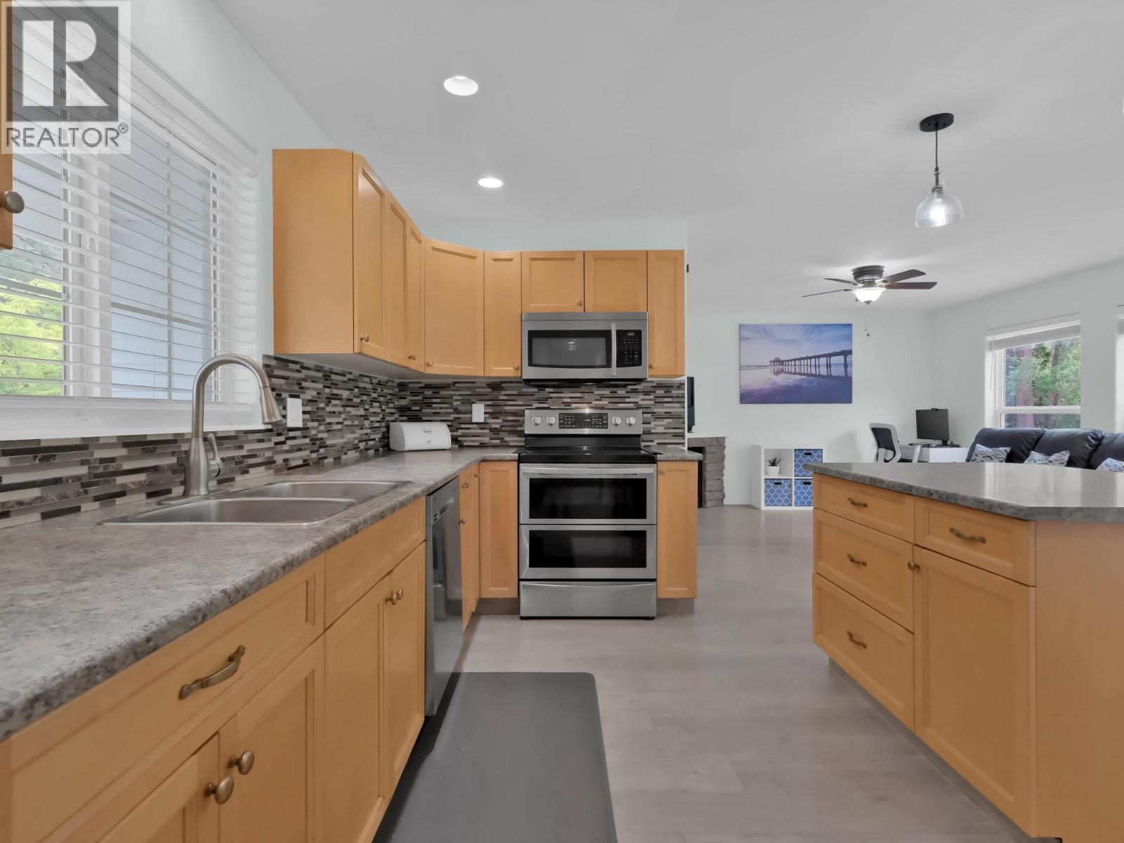7200 Victoria Road S, Summerland, British Columbia  V0H 1Z2 - Photo 2 - 10392101