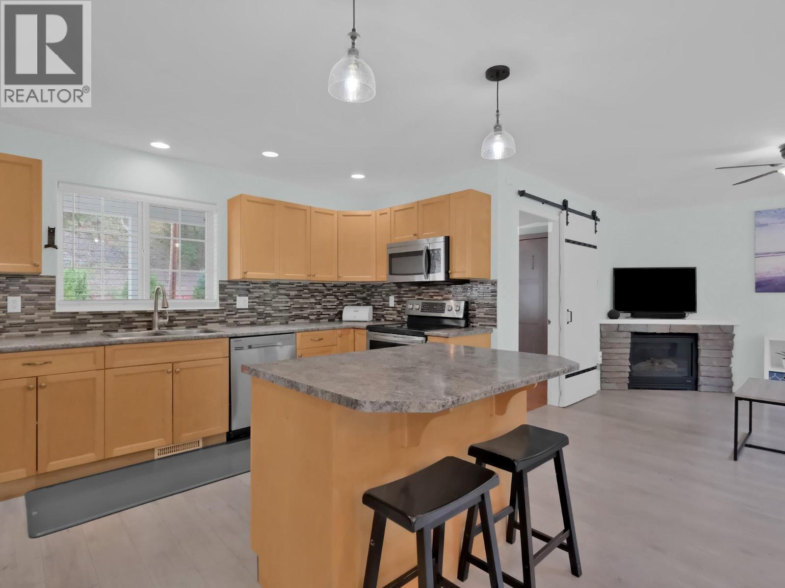 7200 Victoria Road S, Summerland, British Columbia  V0H 1Z2 - Photo 3 - 10392101