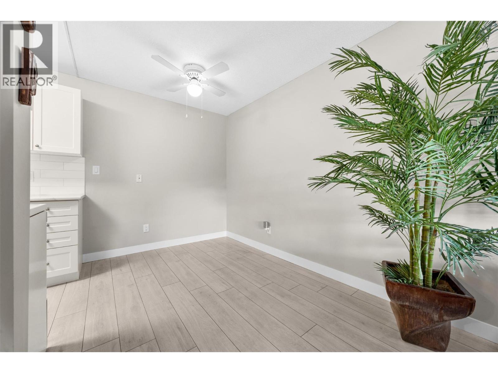 1056 Bernard Avenue Unit# 220, Kelowna, British Columbia  V1Y 8L7 - Photo 5 - 10392103