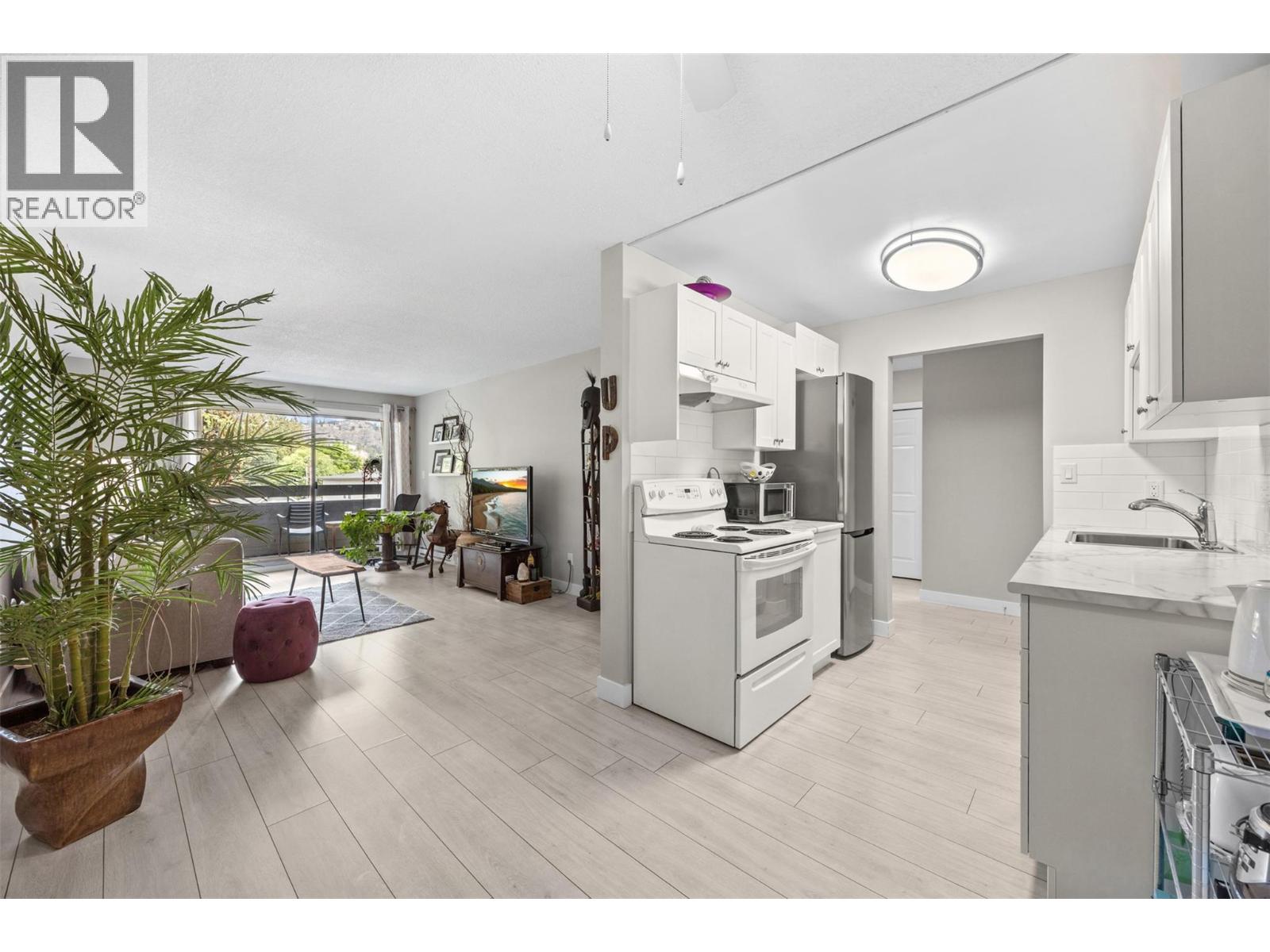 1056 Bernard Avenue Unit# 220, Kelowna, British Columbia  V1Y 8L7 - Photo 6 - 10392103