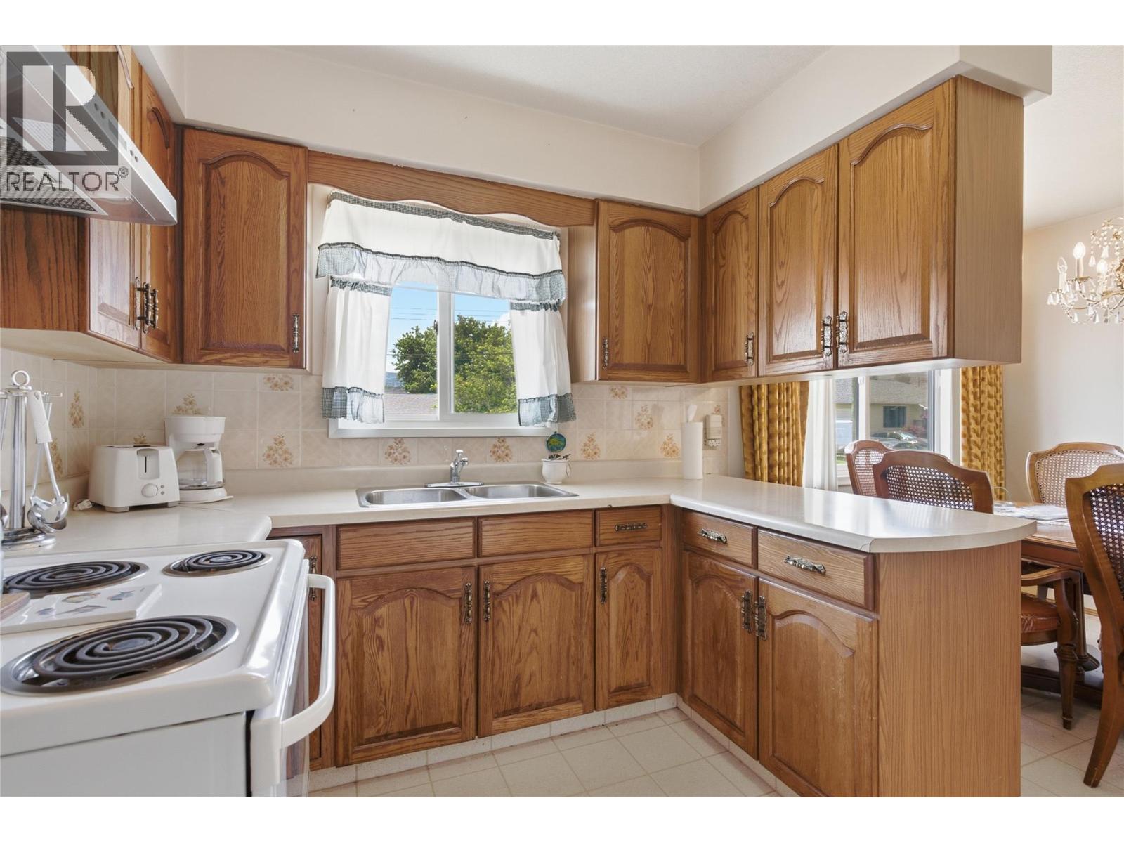 283 Chestnut Avenue, Kamloops, British Columbia  V2B 1L4 - Photo 7 - 10389324