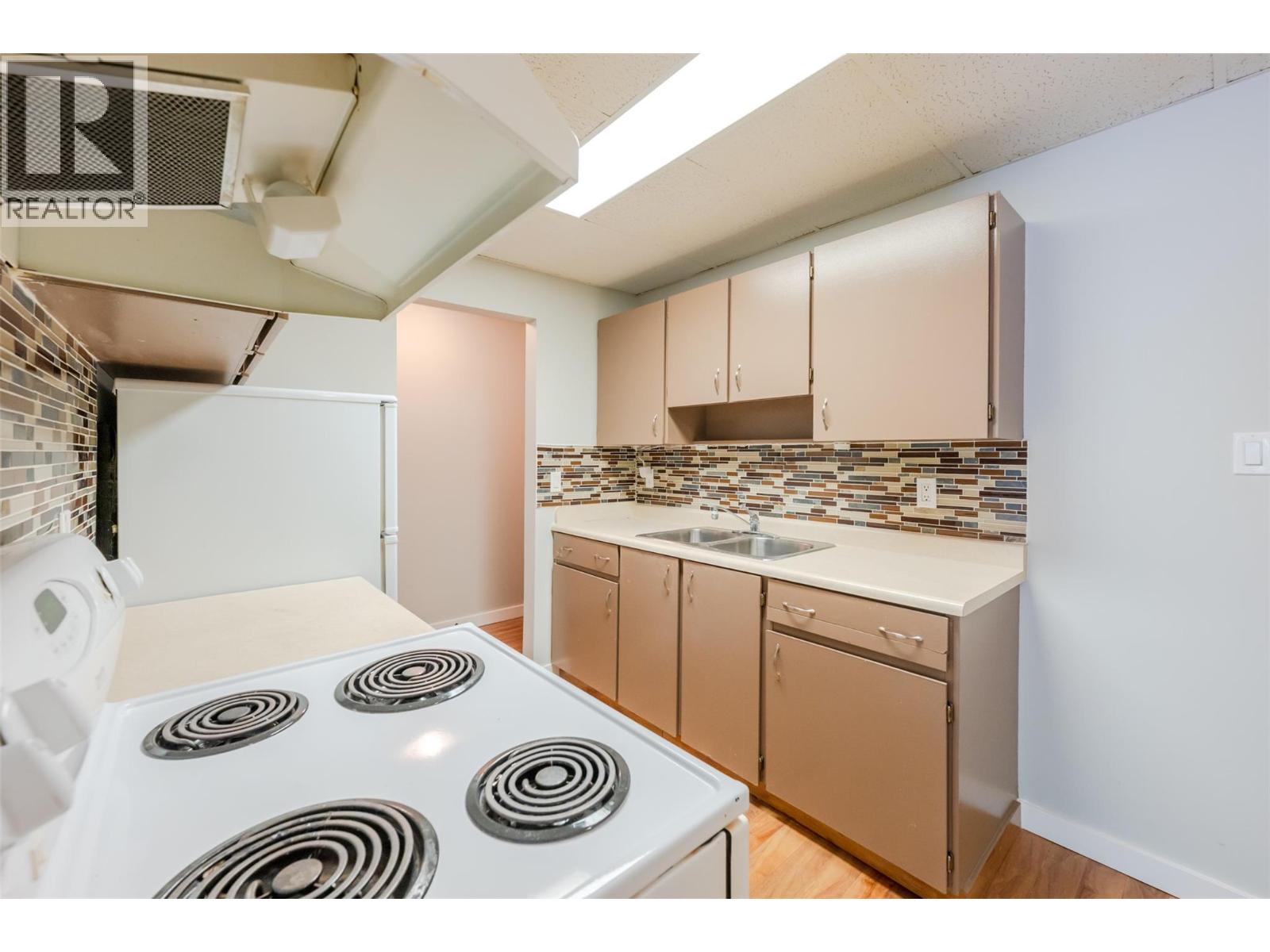 1410 Penticton Avenue Unit# 211, Penticton, British Columbia  V2A 2N5 - Photo 3 - 10392061