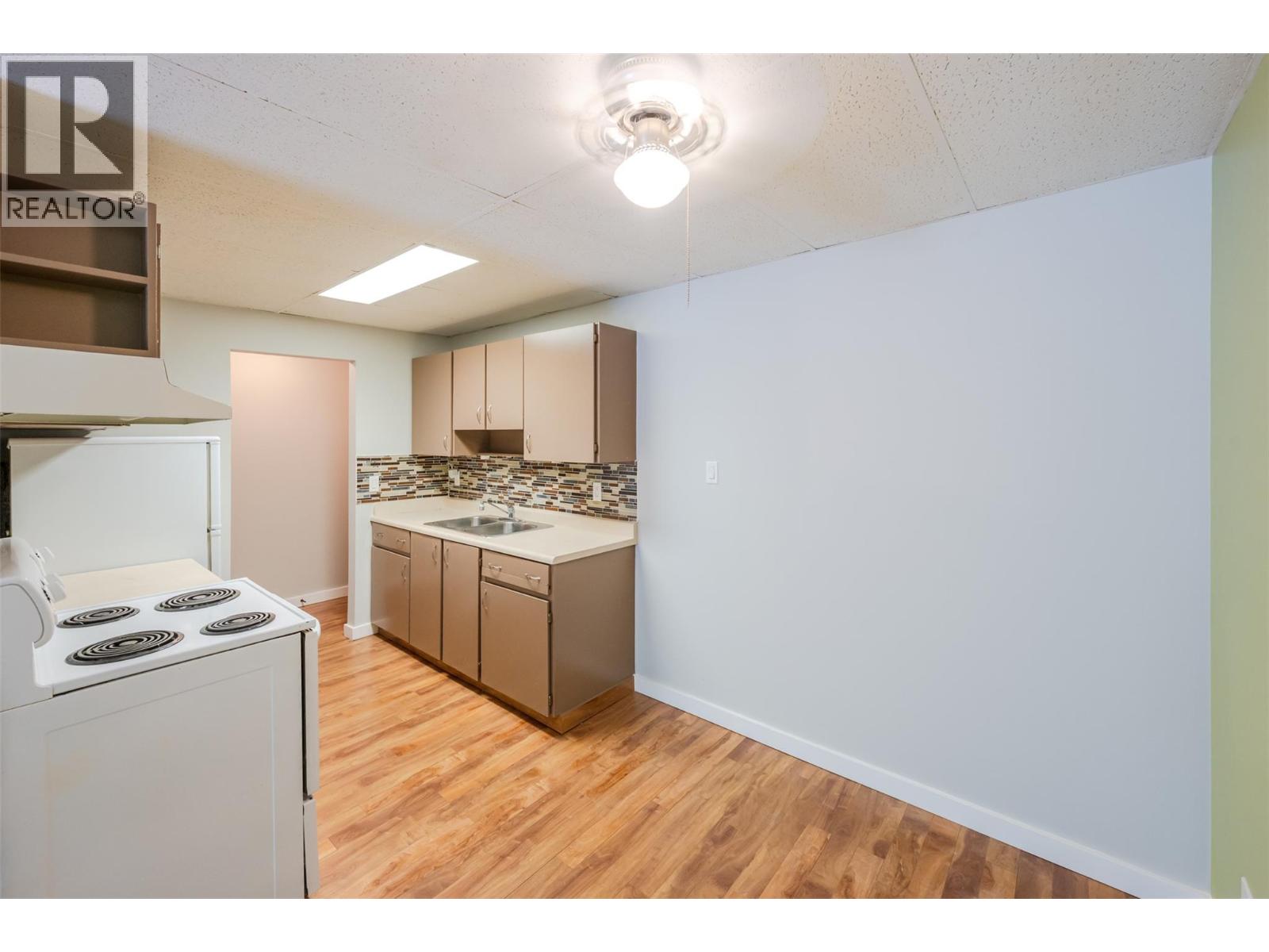 1410 Penticton Avenue Unit# 211, Penticton, British Columbia  V2A 2N5 - Photo 4 - 10392061