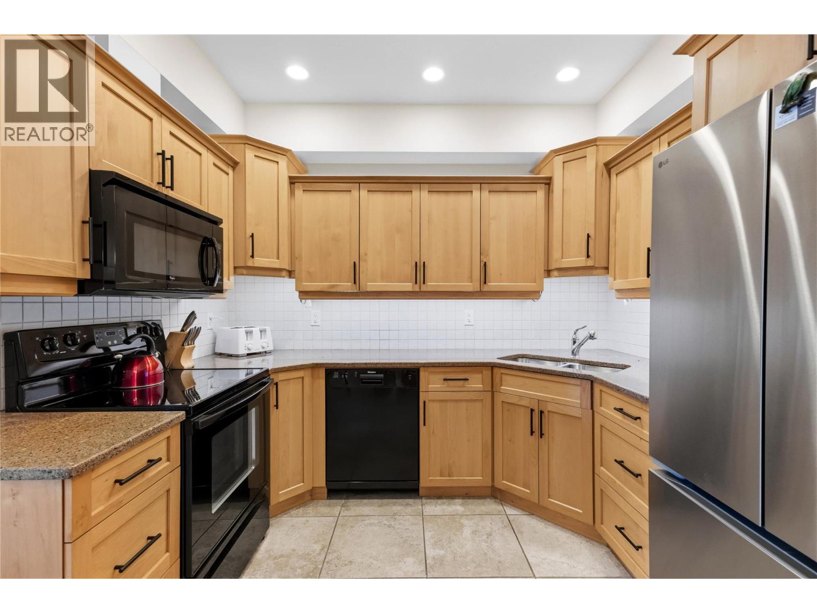 873 Forestbrook Drive Unit# 302, Penticton, British Columbia  V2A 2E9 - Photo 2 - 10391954