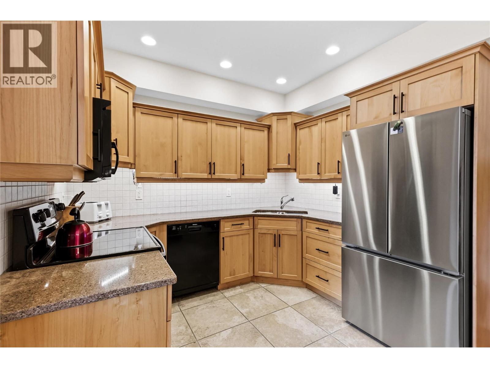 873 Forestbrook Drive Unit# 302, Penticton, British Columbia  V2A 2E9 - Photo 3 - 10391954