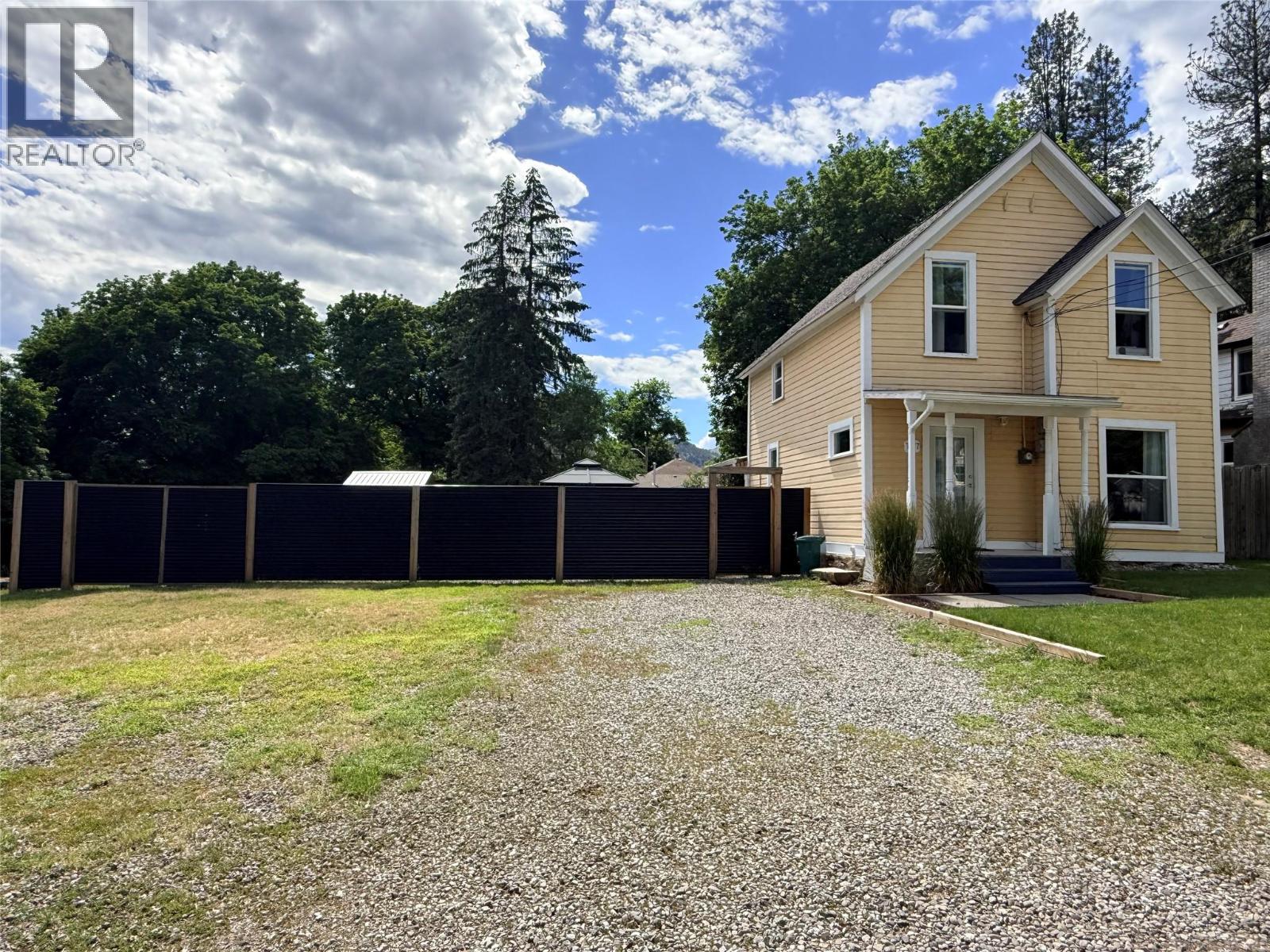 7577 4th Street, Grand Forks, British Columbia  V0H 1H0 - Photo 4 - 10391935
