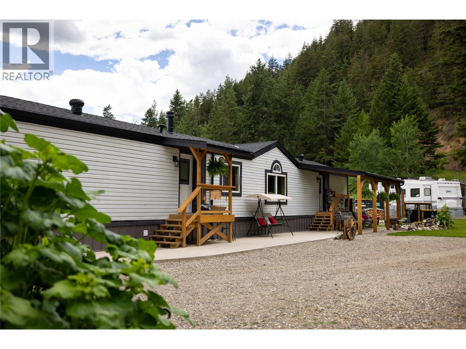 2884 Wetaskiwin Road, Falkland, British Columbia  V0E 1W1 - Photo 10 - 10392128
