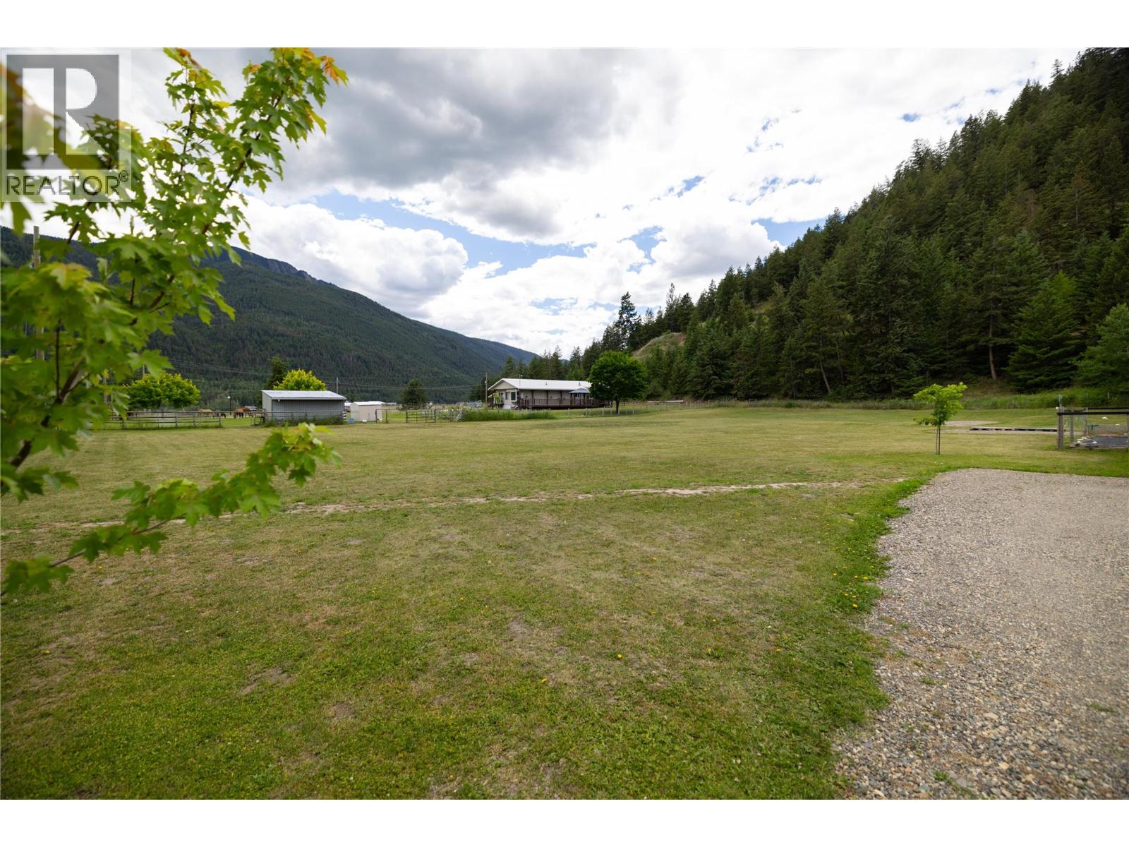 2884 Wetaskiwin Road, Falkland, British Columbia  V0E 1W1 - Photo 11 - 10392128