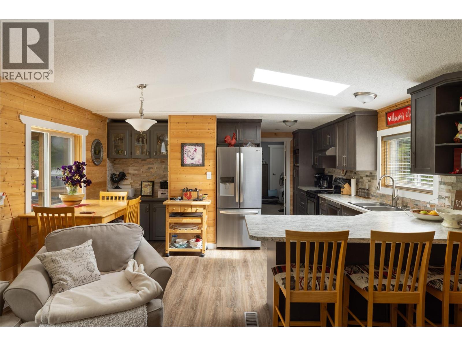 2884 Wetaskiwin Road, Falkland, British Columbia  V0E 1W1 - Photo 26 - 10392128