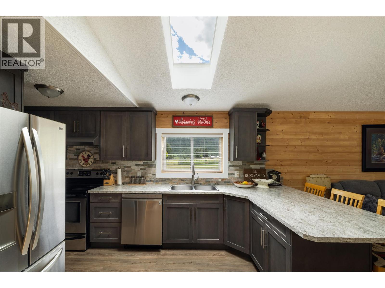 2884 Wetaskiwin Road, Falkland, British Columbia  V0E 1W1 - Photo 27 - 10392128