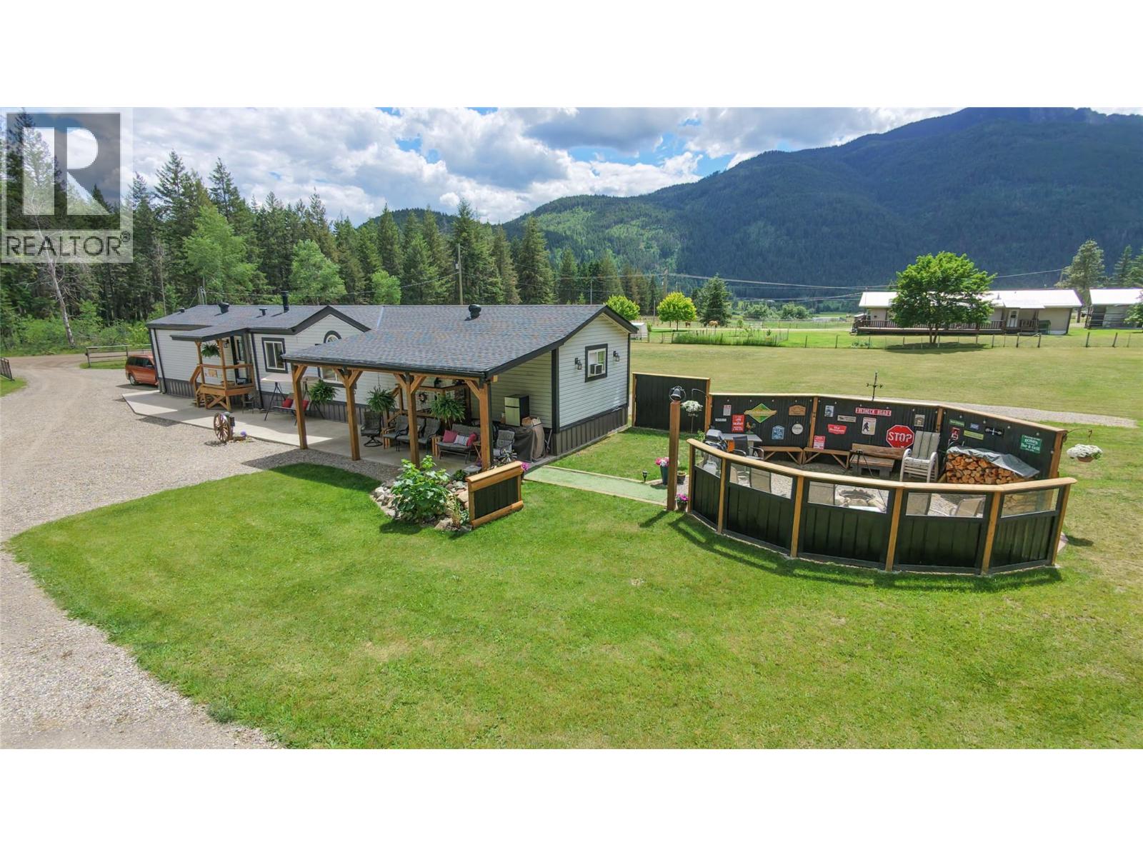 2884 Wetaskiwin Road, Falkland, British Columbia  V0E 1W1 - Photo 7 - 10392128