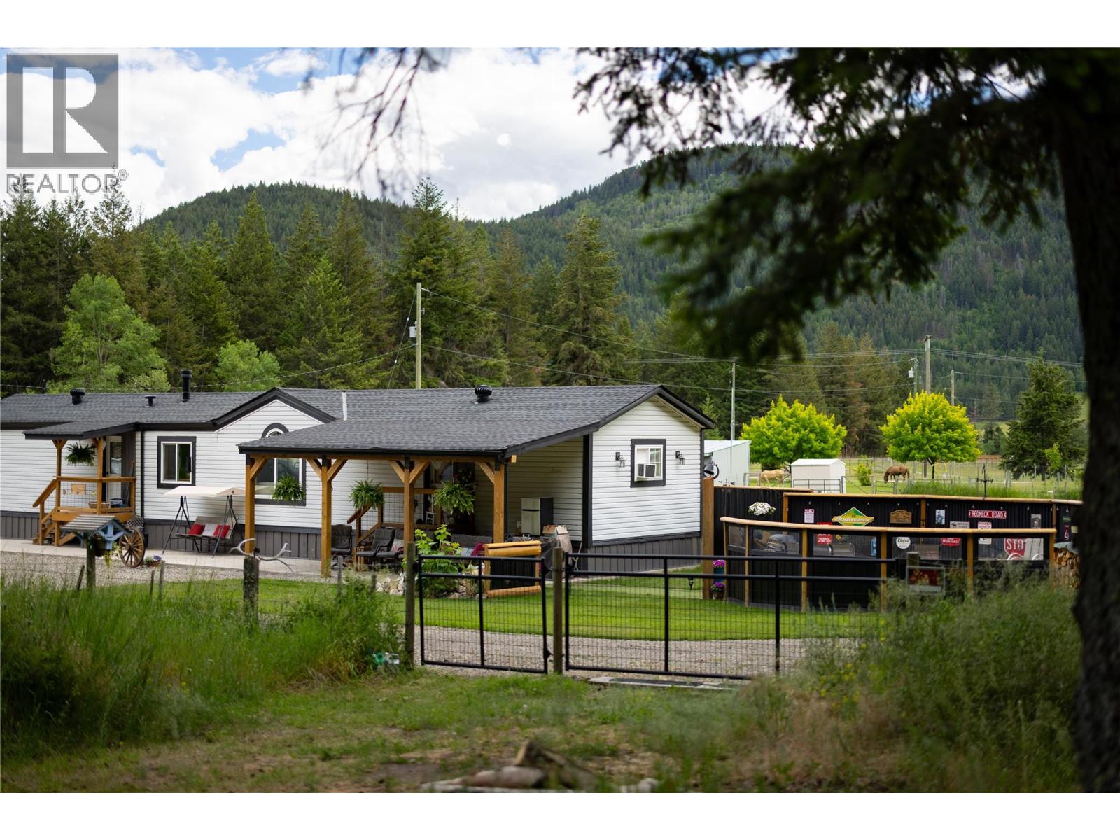 2884 Wetaskiwin Road, Falkland, British Columbia  V0E 1W1 - Photo 8 - 10392128