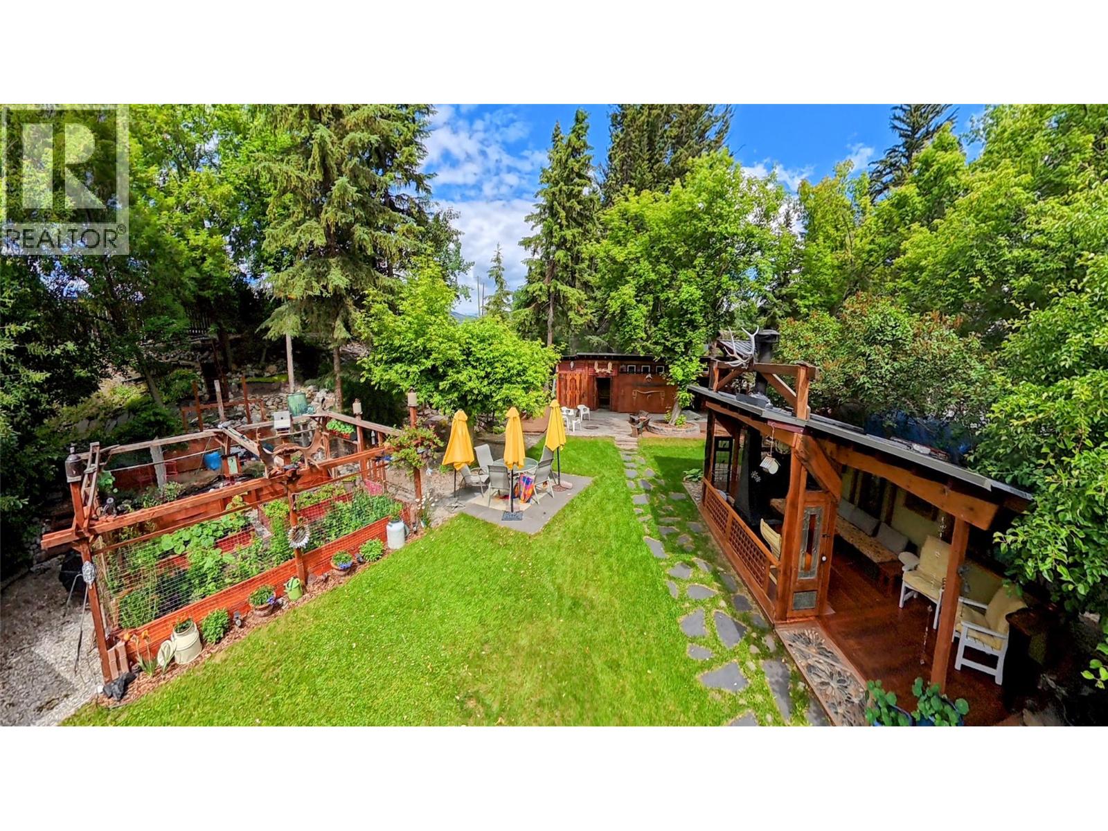1768 Victoria Avenue, Windermere, British Columbia  V0B 2L2 - Photo 10 - 10391957