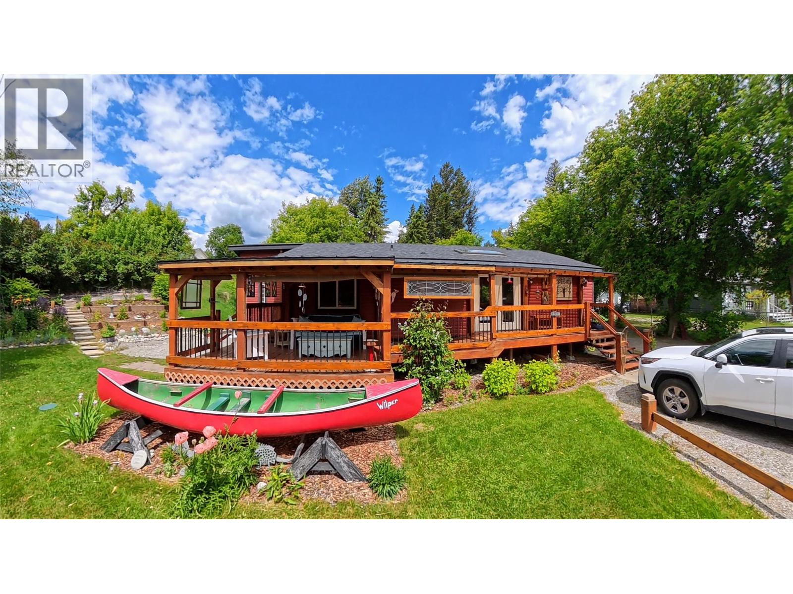 1768 Victoria Avenue, Windermere, British Columbia  V0B 2L2 - Photo 2 - 10391957