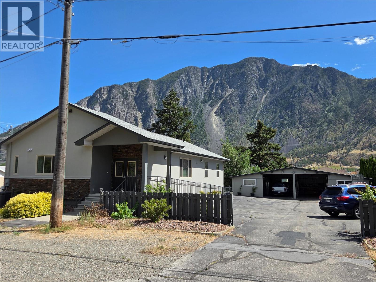 421 9th Avenue, Keremeos, British Columbia  V0X 1N3 - Photo 1 - 10392153