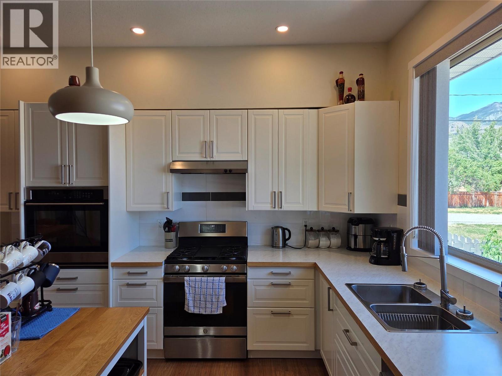 421 9th Avenue, Keremeos, British Columbia  V0X 1N3 - Photo 5 - 10392153