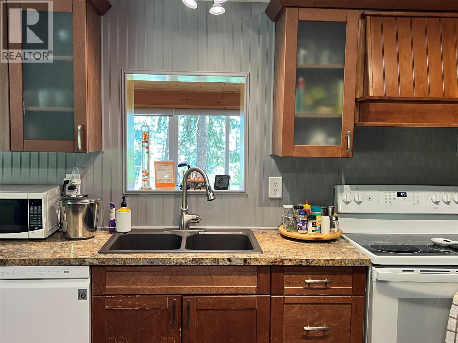 1352 Demster Road Road, Lee Creek, British Columbia  V0E 1M4 - Photo 12 - 10392145