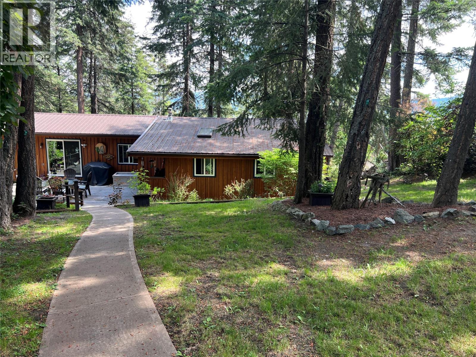 1352 Demster Road Road, Lee Creek, British Columbia  V0E 1M4 - Photo 2 - 10392145