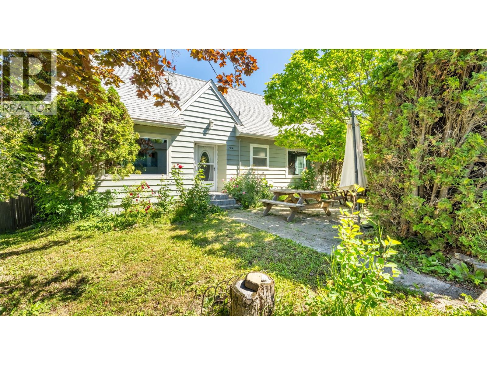 702 IBBITSON Street, creston, British Columbia