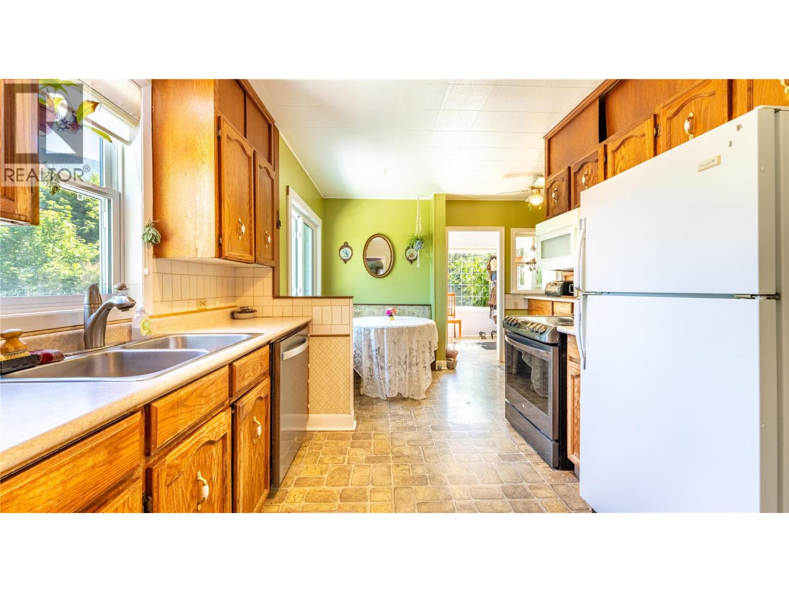 702 Ibbitson Street, Creston, British Columbia  V0B 1G4 - Photo 10 - 10391543
