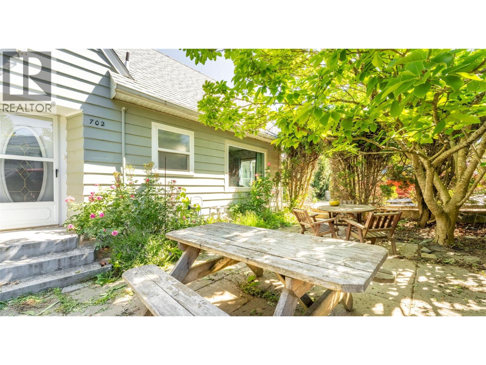 702 Ibbitson Street, Creston, British Columbia  V0B 1G4 - Photo 2 - 10391543