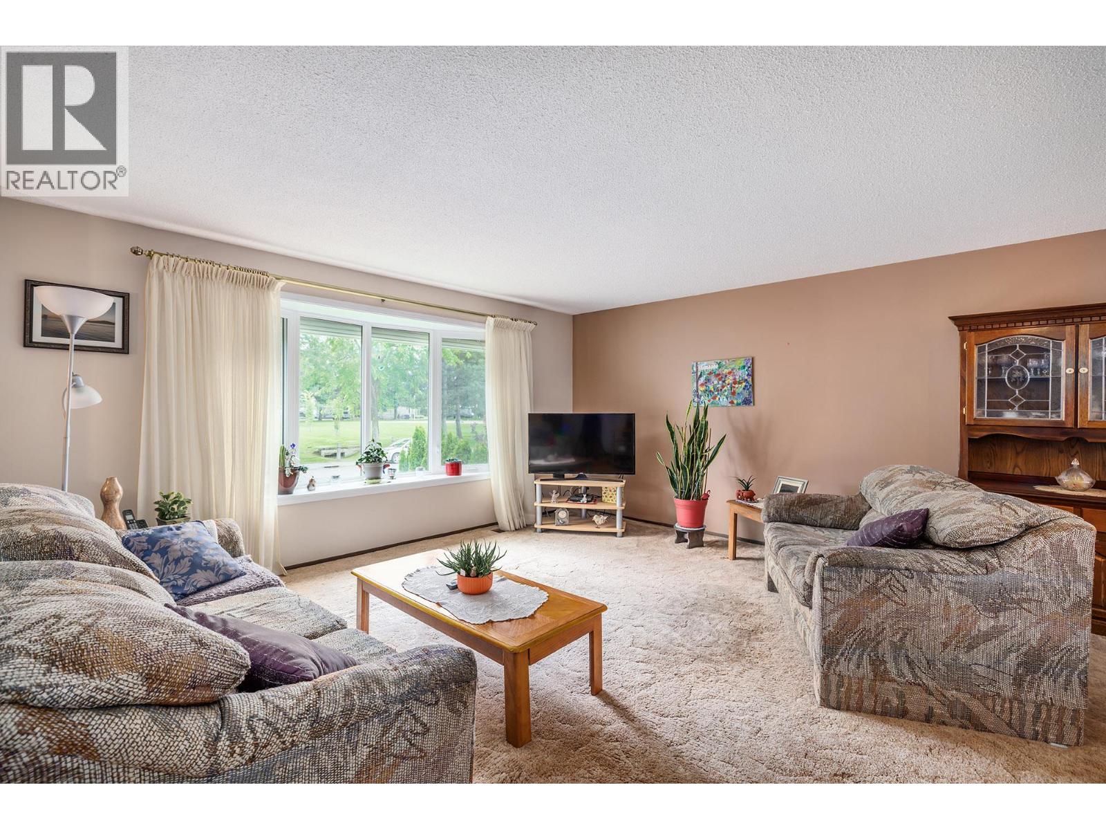 320 Sumac Road E, Kelowna, British Columbia  V1X 5Y2 - Photo 2 - 10392090