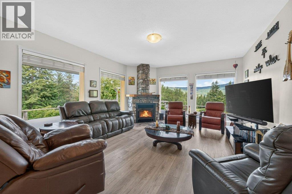 1140 Diamond Rock Road, Enderby, British Columbia  V4Y 4H7 - Photo 11 - 10391767