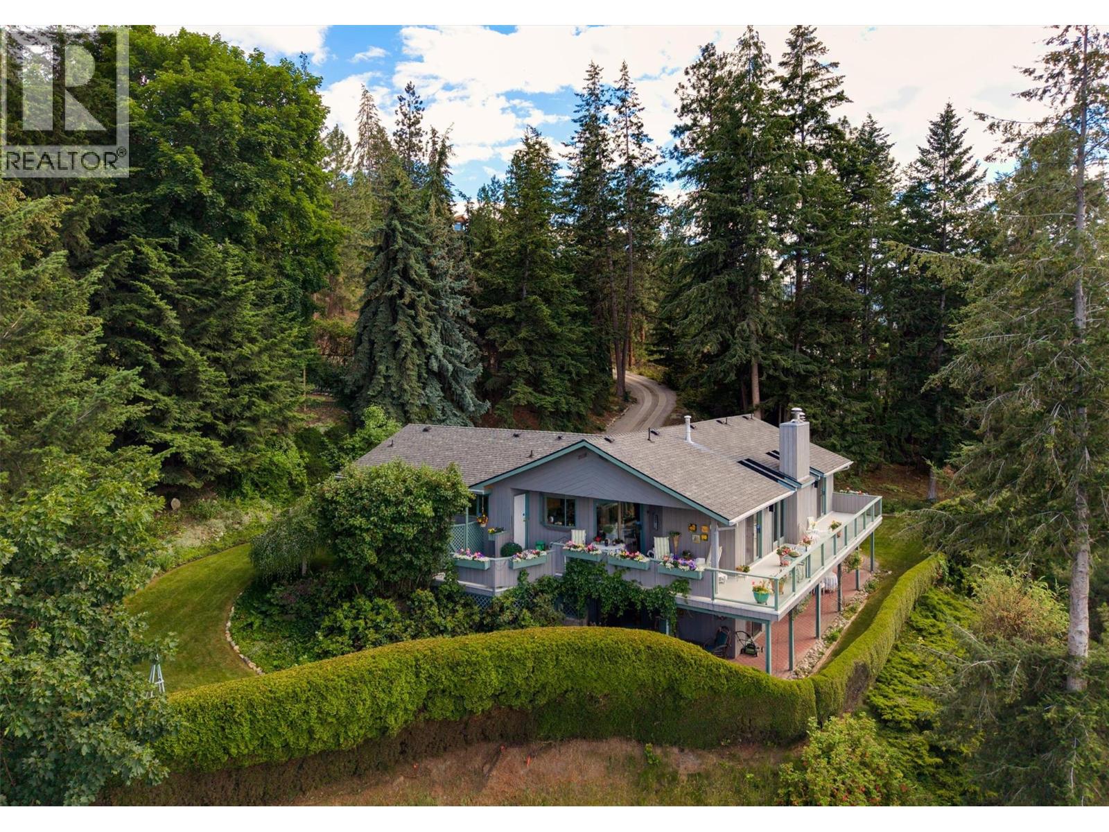 424 Edgemont Court, Kelowna, British Columbia  V1W 4J8 - Photo 2 - 10391673