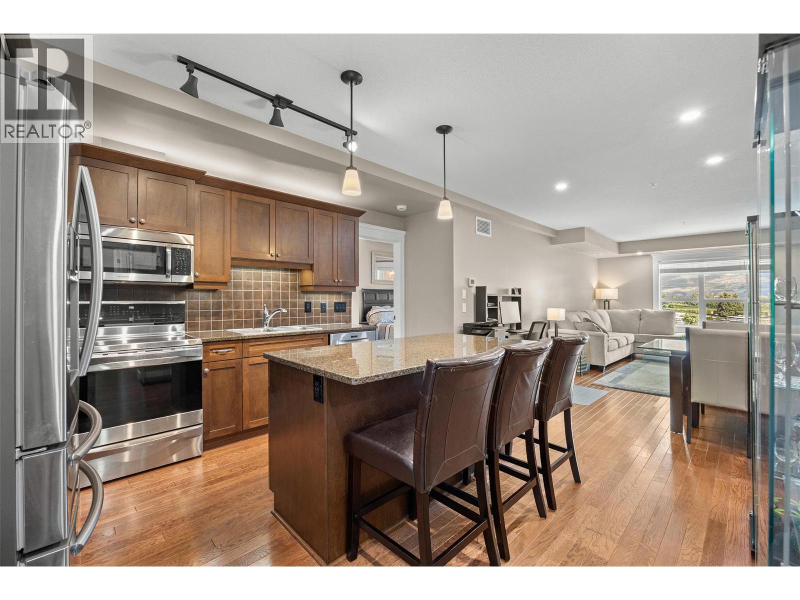 2070 Boucherie Road Unit# 301, West Kelowna, British Columbia  V4T 3K9 - Photo 3 - 10391654