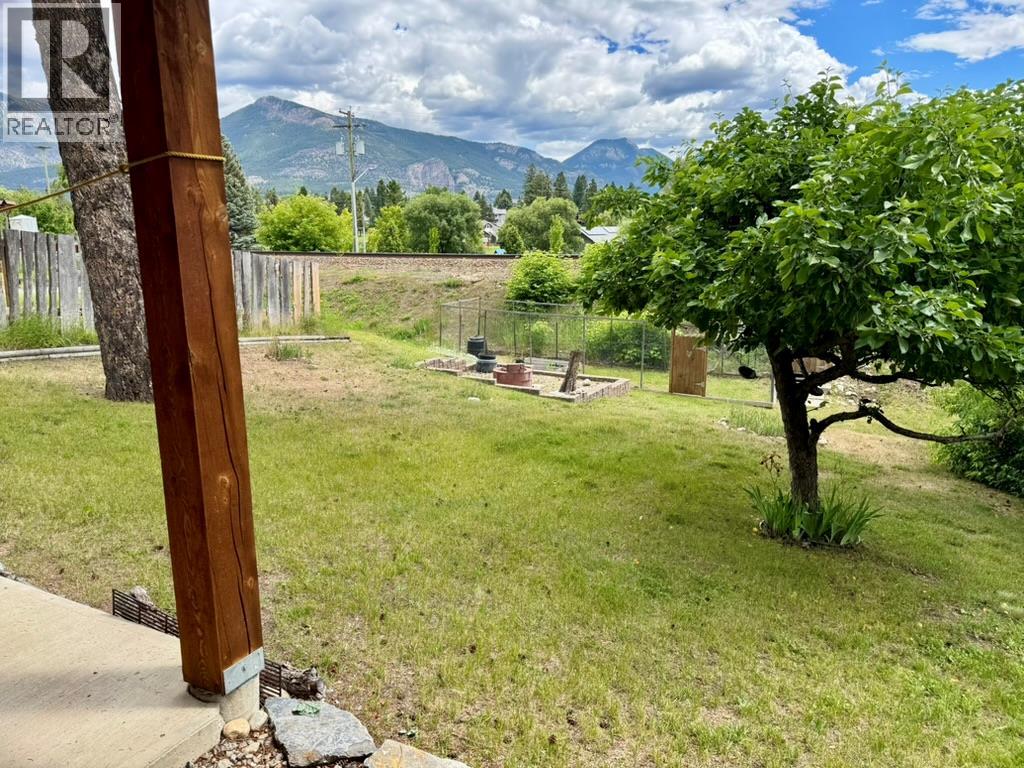1725 6th Ave Avenue, Invermere, British Columbia  V0A 1K0 - Photo 30 - 10392123