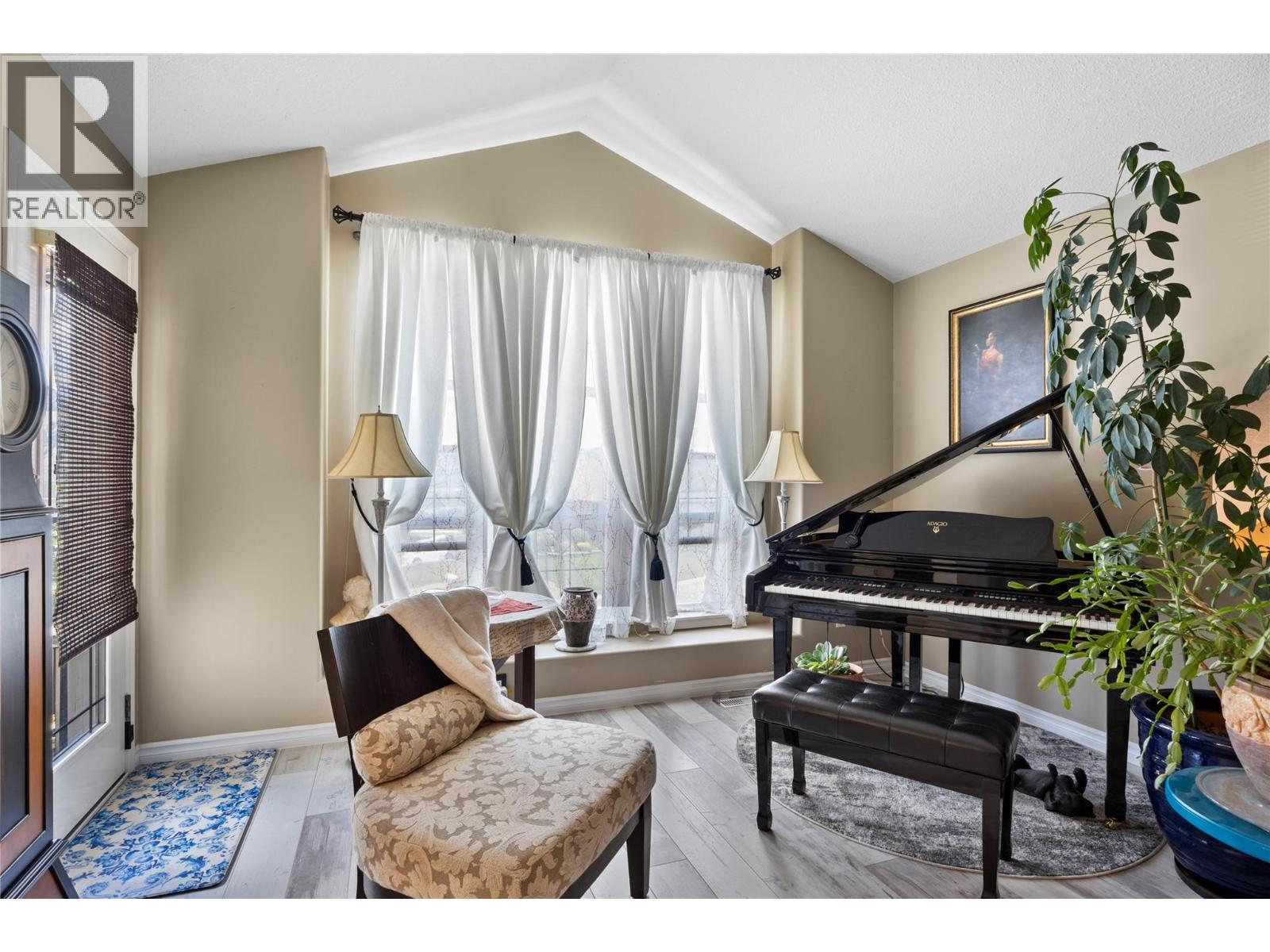 1070 Norview Road, Kamloops, British Columbia  V2B 8M1 - Photo 4 - 10392041