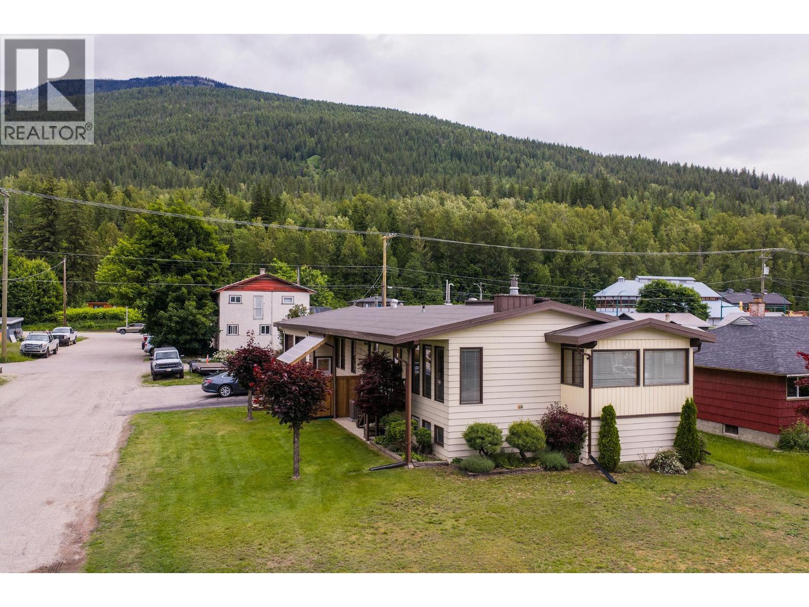 108 Ford Street, Revelstoke, British Columbia  V0E 2S0 - Photo 2 - 10391429