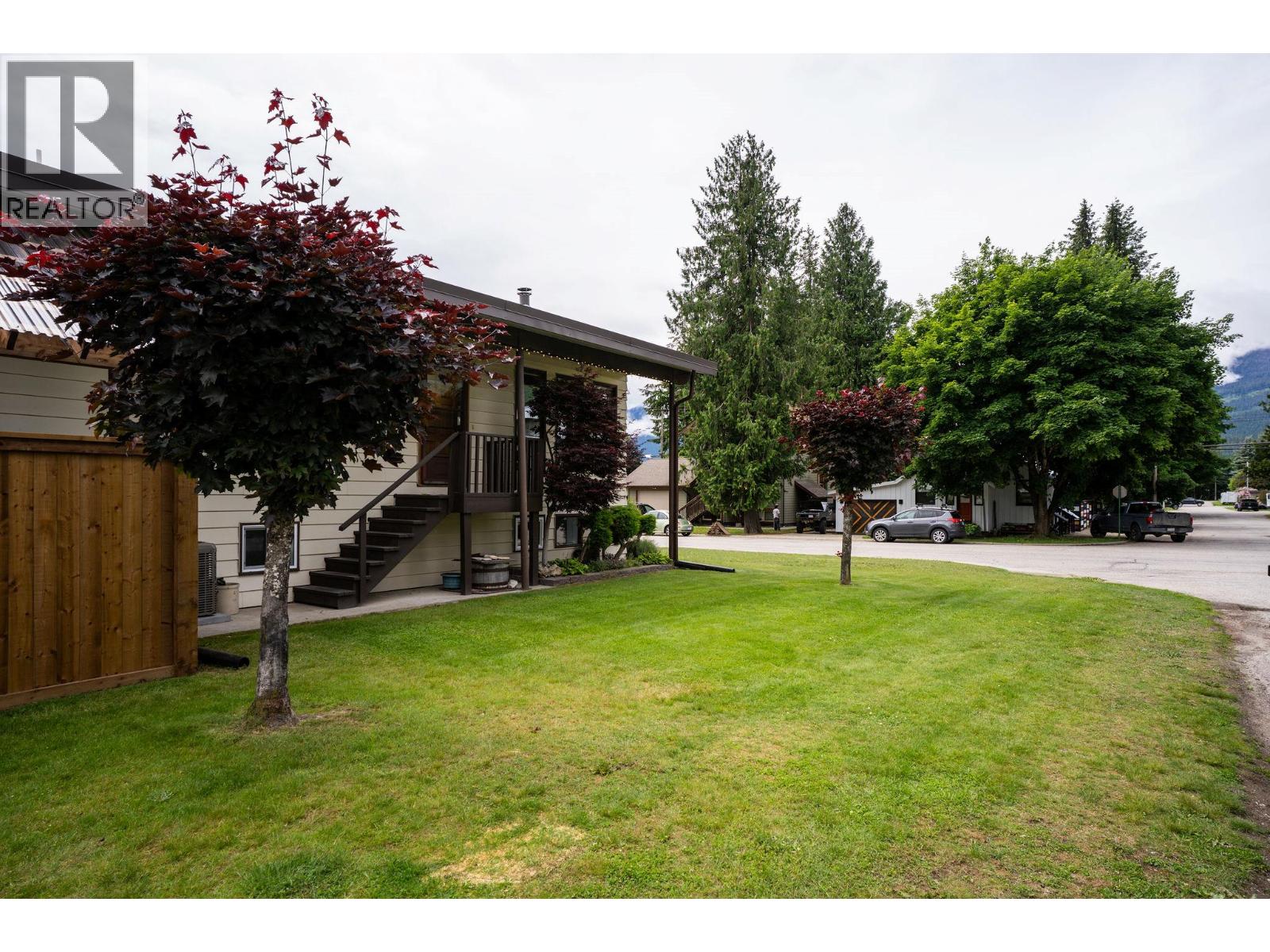 108 Ford Street, Revelstoke, British Columbia  V0E 2S0 - Photo 3 - 10391429