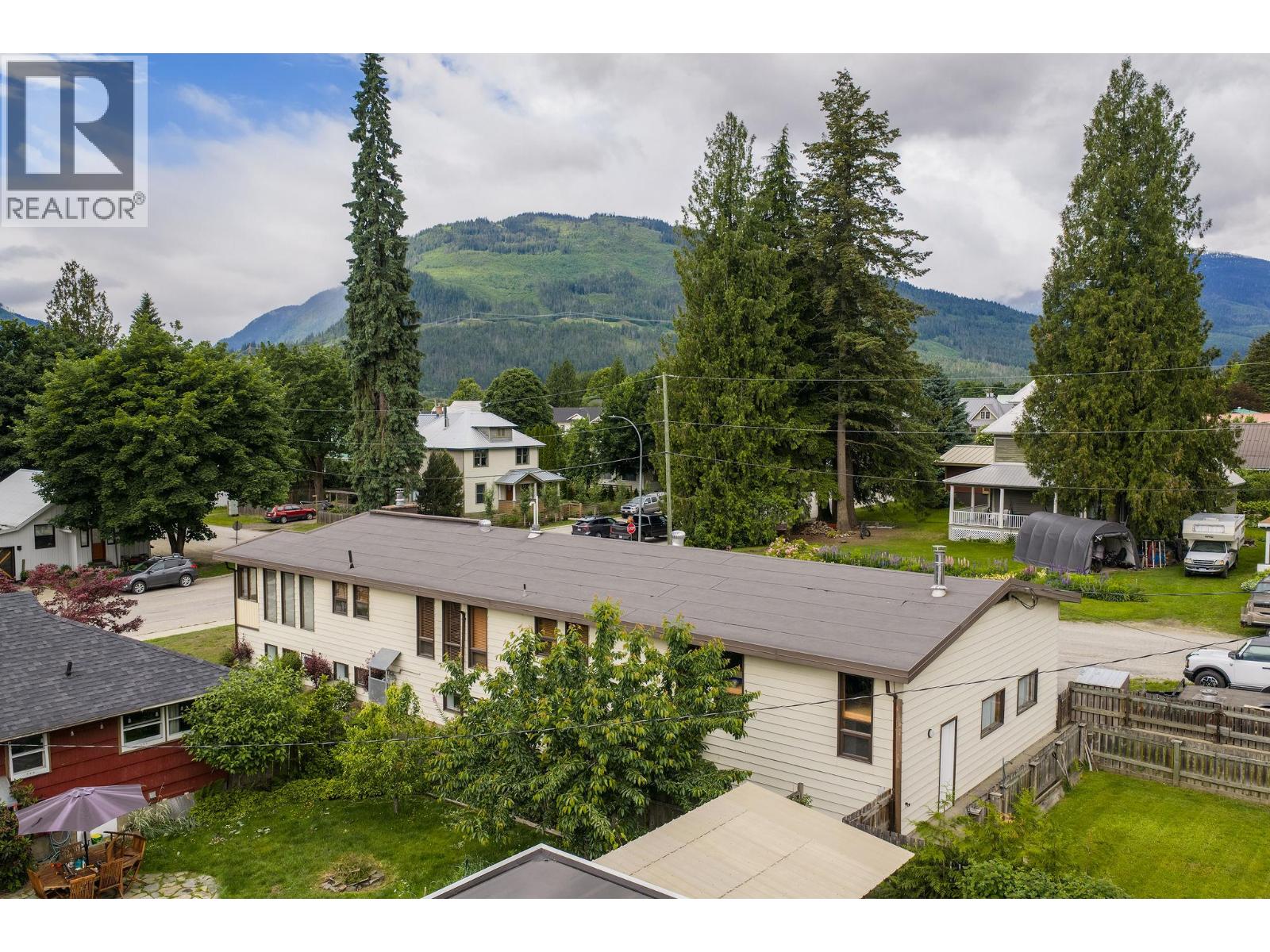 108 Ford Street, Revelstoke, British Columbia  V0E 2S0 - Photo 5 - 10391429