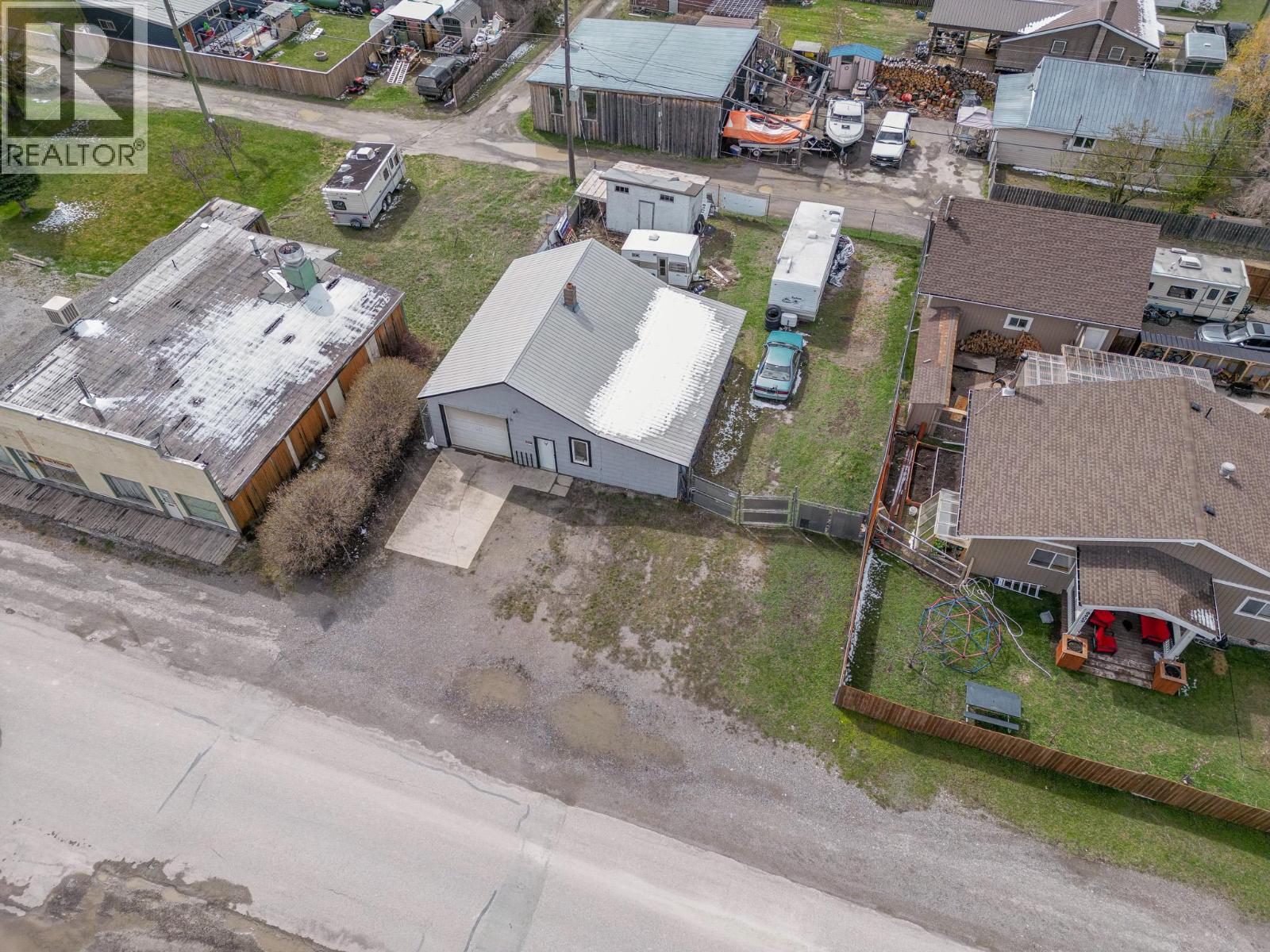 8917 Grainger Road, Canal Flats, British Columbia  V0B 1B0 - Photo 1 - 10392136
