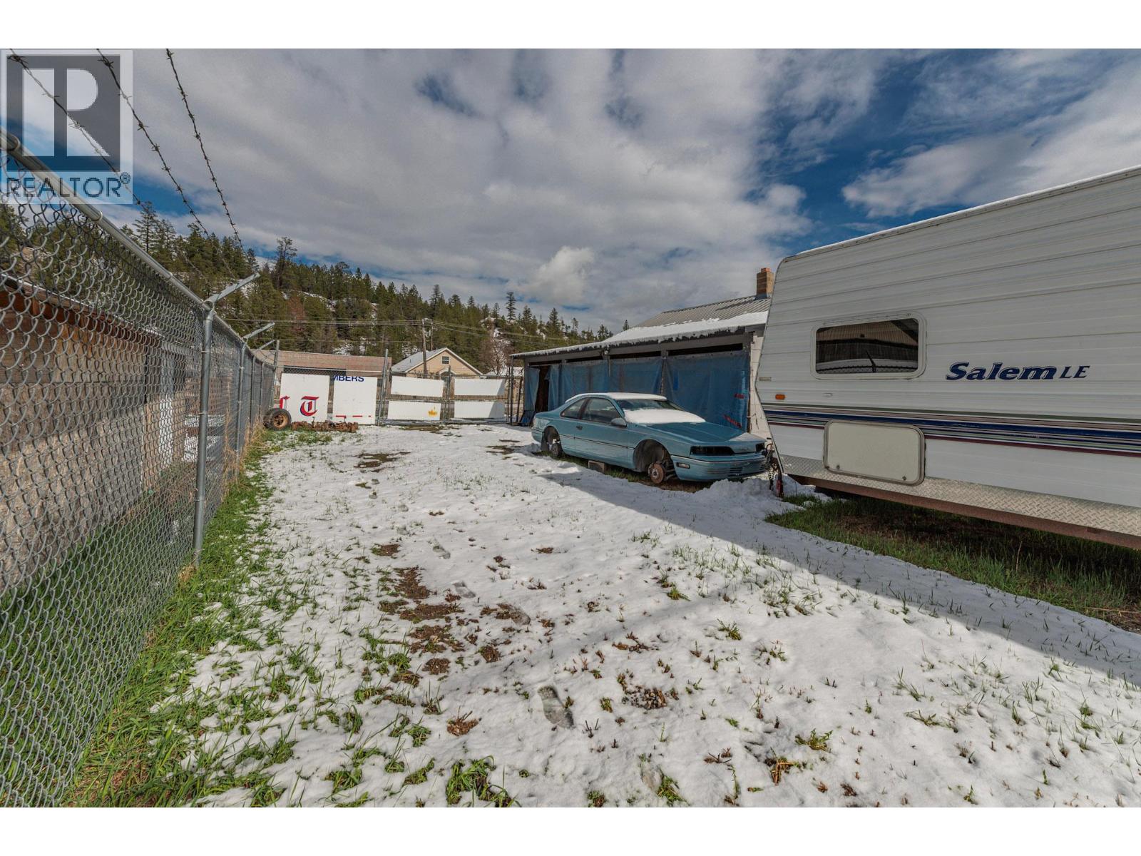 8917 Grainger Road, Canal Flats, British Columbia  V0B 1B0 - Photo 9 - 10392136