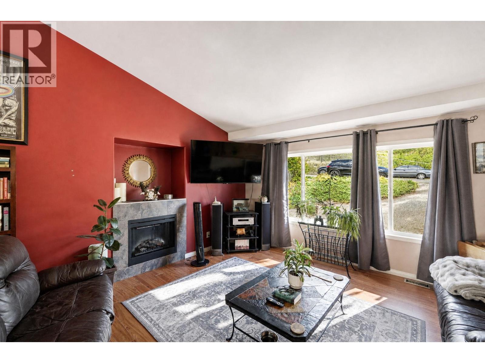 10910 Velda Road, Lake Country, British Columbia  V4V 1W7 - Photo 4 - 10391432