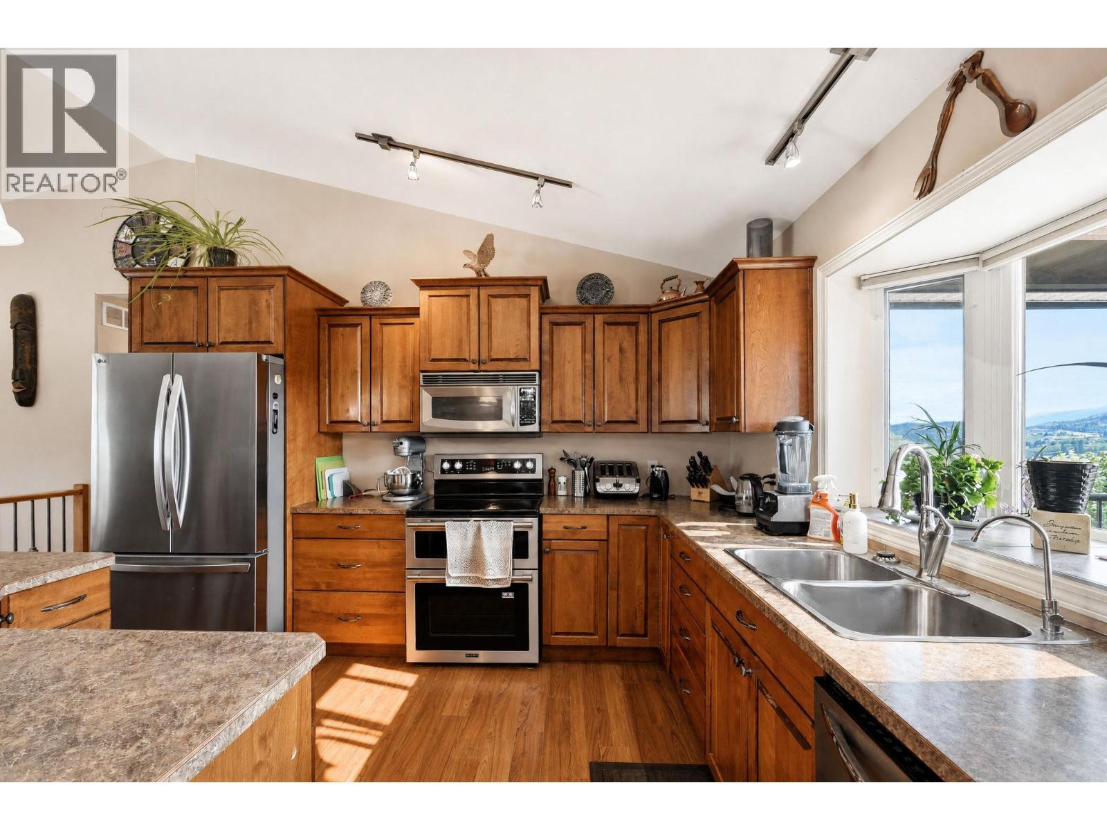 10910 Velda Road, Lake Country, British Columbia  V4V 1W7 - Photo 8 - 10391432