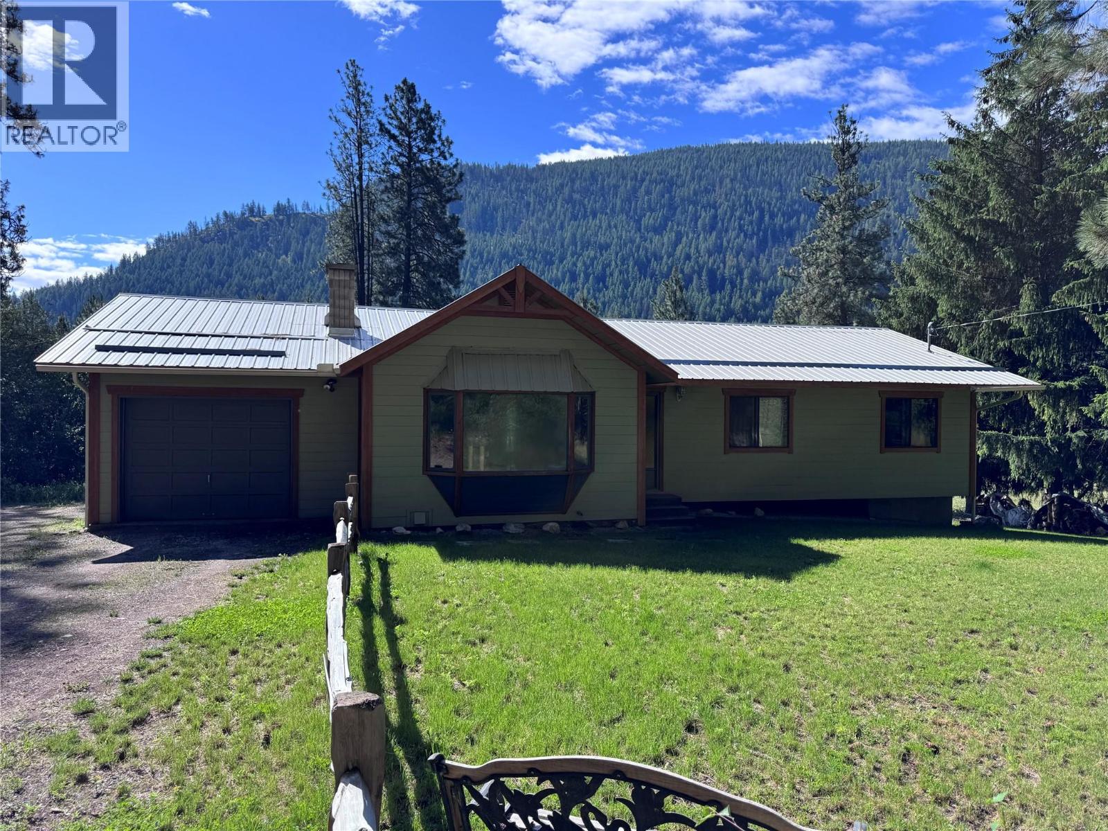 725 3 Highway, Christina Lake, British Columbia  V0H 1E0 - Photo 1 - 10392055