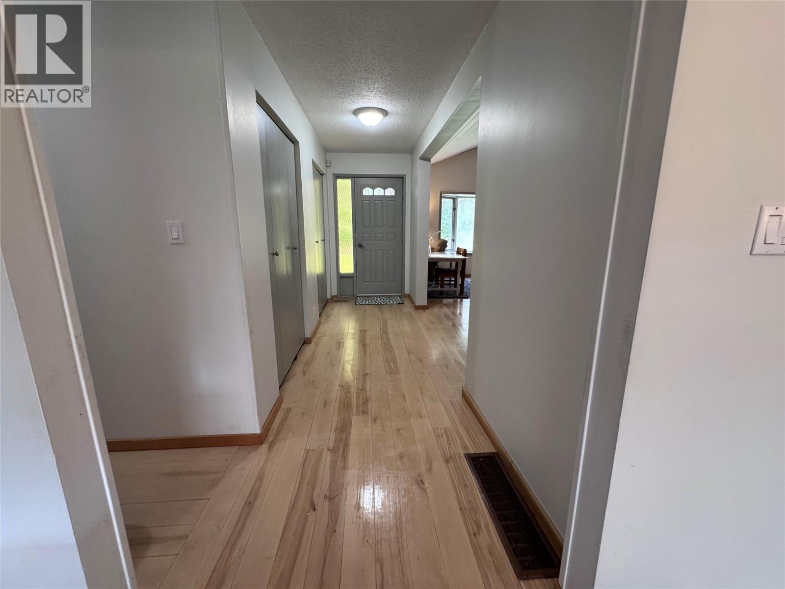 725 3 Highway, Christina Lake, British Columbia  V0H 1E0 - Photo 13 - 10392055